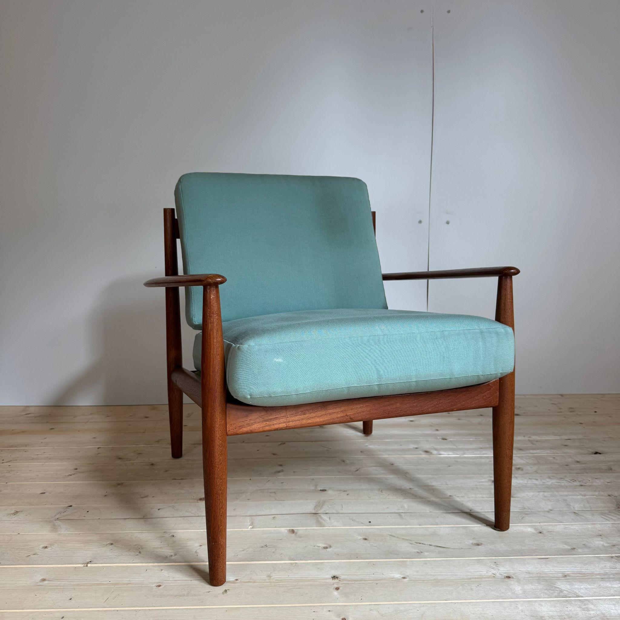 Mid-Century moderno Grete Jalk  for France and Son armchair, Denmark 1960 in vendita