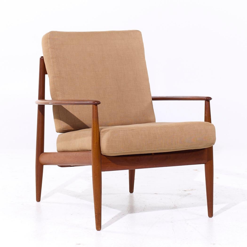 Grete Jalk for France and Son F118 Mid Century Danish Teak Lounge Chairs - Pair In Good Condition For Sale In Countryside, IL