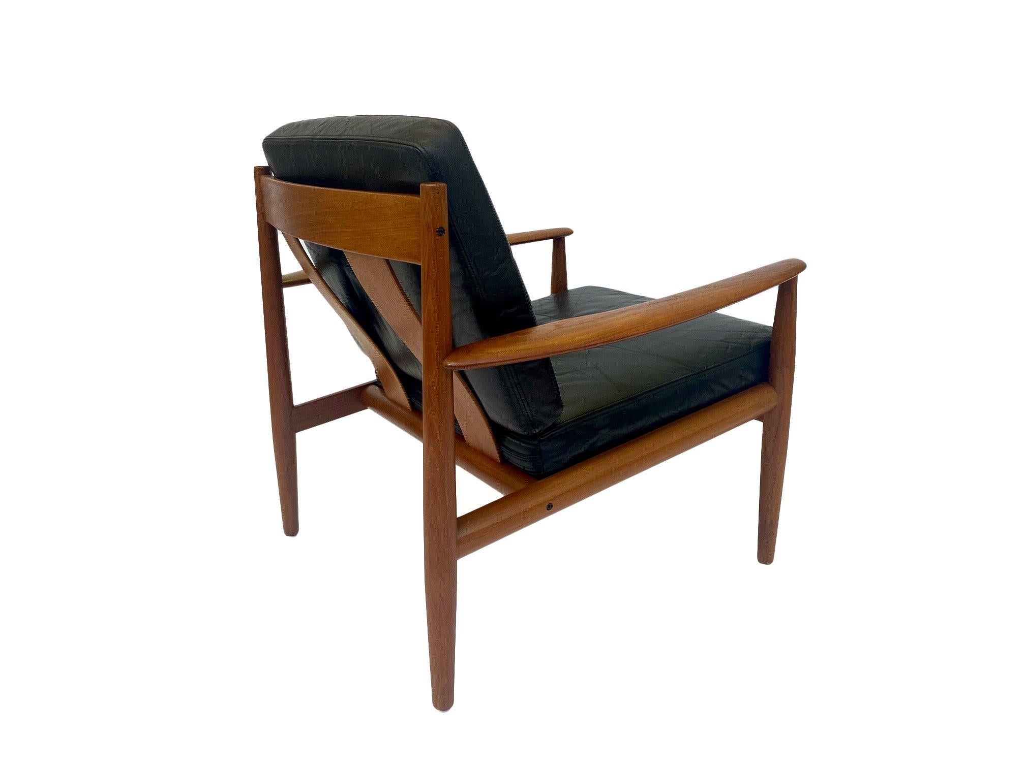 Grete Jalk For France & Søn Teak And Black Leather Lounge Armchair Mid Century  In Excellent Condition In London, GB