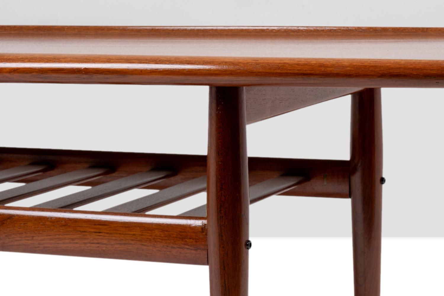 Grete Jalk for Glostrup. “GJ106” coffee table in teak. 1960s. In Excellent Condition For Sale In Saint-Ouen, FR