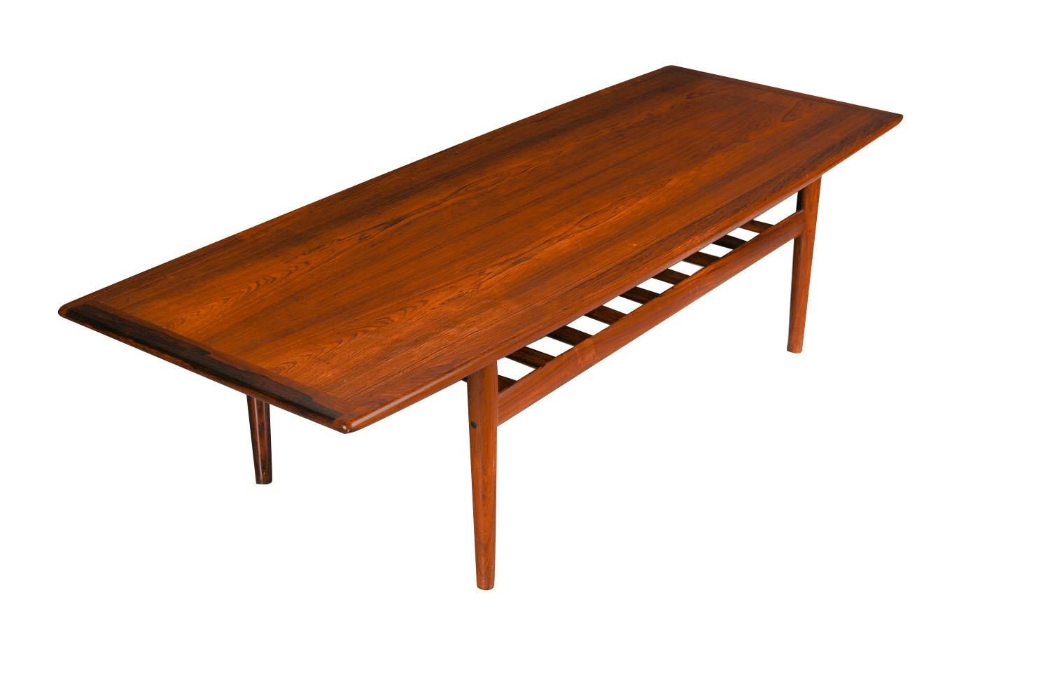 Grete Jalk for Glostrup Mid Century Danish Modern Rosewood Coffee Table In Good Condition For Sale In Baltimore, MD