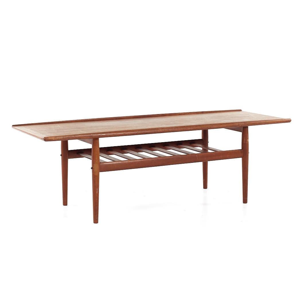 Grete Jalk for Glostrup Mid Century Danish Teak Coffee Table In Good Condition For Sale In Countryside, IL