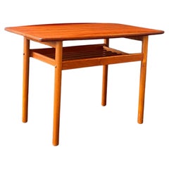 Grete Jalk pour Poul Jeppesen table d'appoint en teck de style danois moderne du milieu du siècle dernier