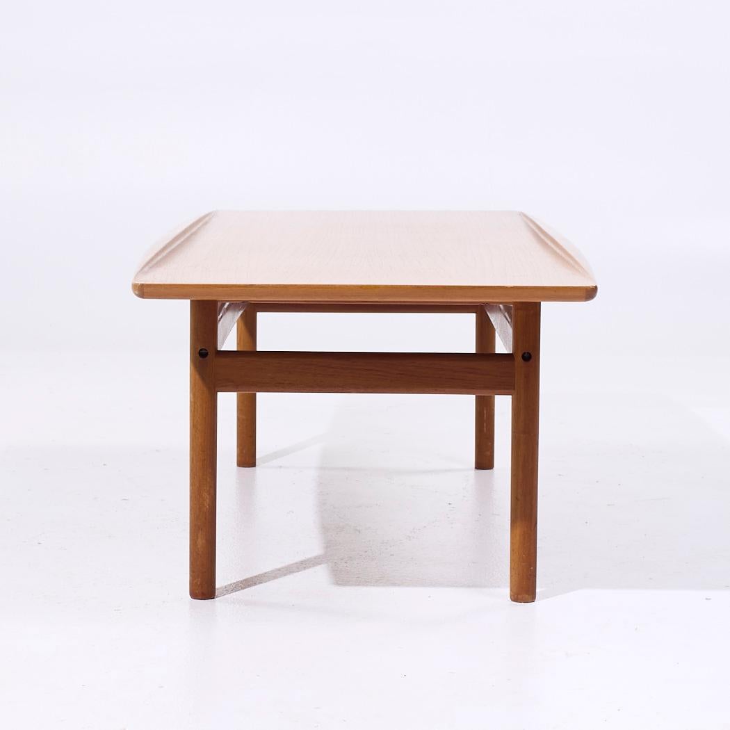 Teck Grete Jalk pour Poul Jeppesen Table basse en teck surfboard danoise du milieu du siècle en vente