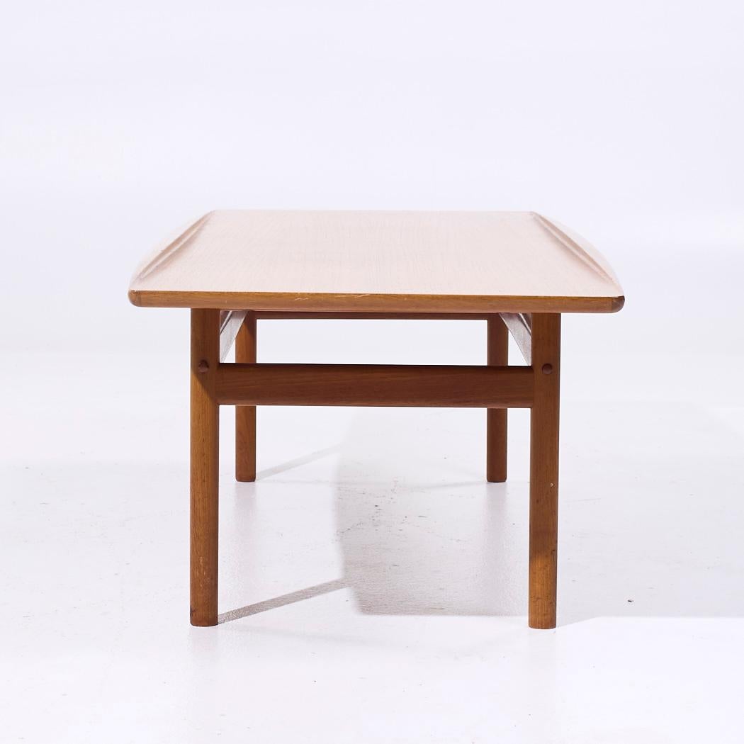 Grete Jalk pour Poul Jeppesen Table basse en teck surfboard danoise du milieu du siècle en vente 1