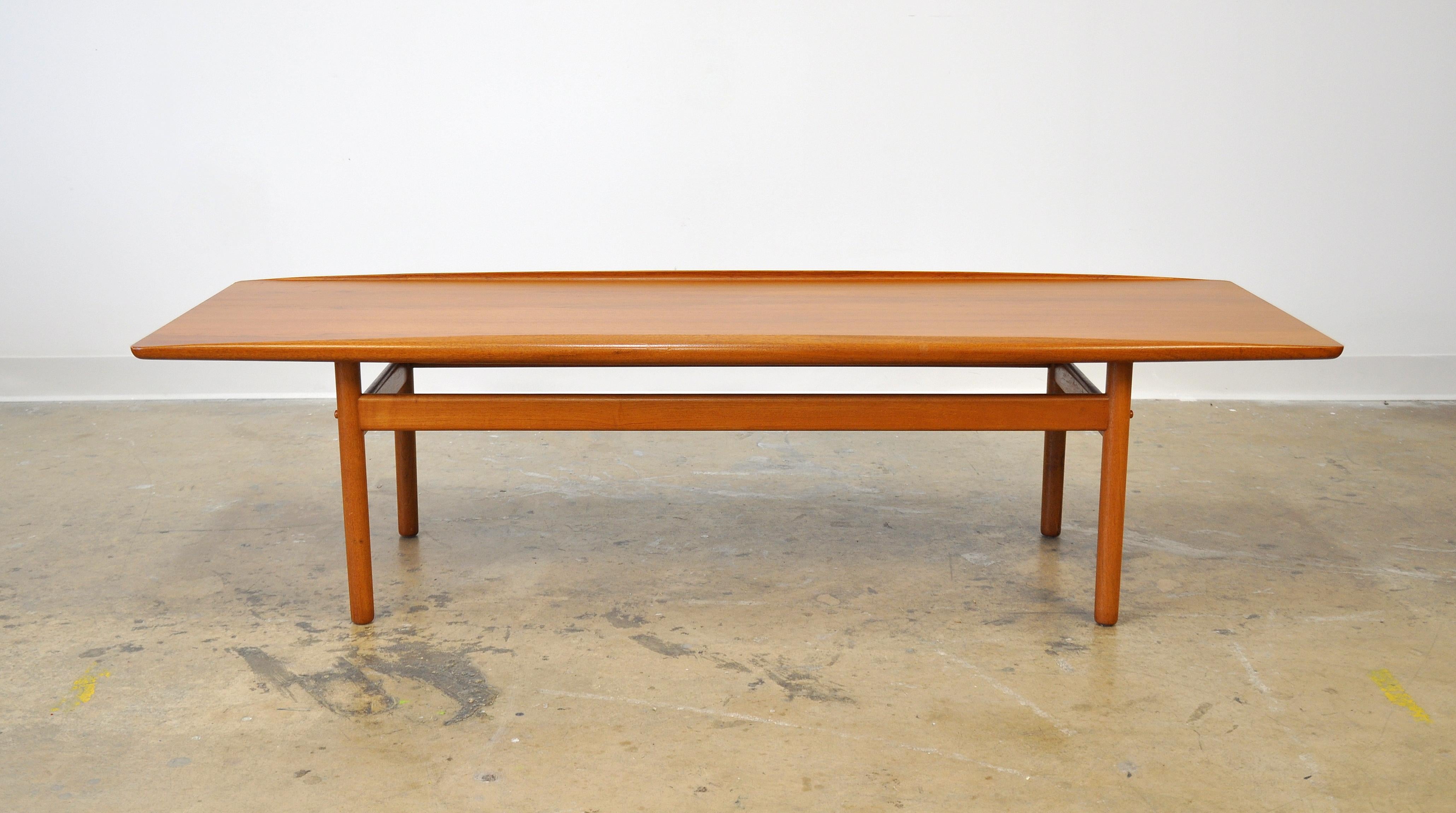 A midcentury Danish modern rectangular cocktail table designed by Grete Jalk, manufactured by Poul Jeppesen, dating from the early 1960s. The table features sculpted raised edges, a distinctive feature of Jalk's designs. A timeless and Classic