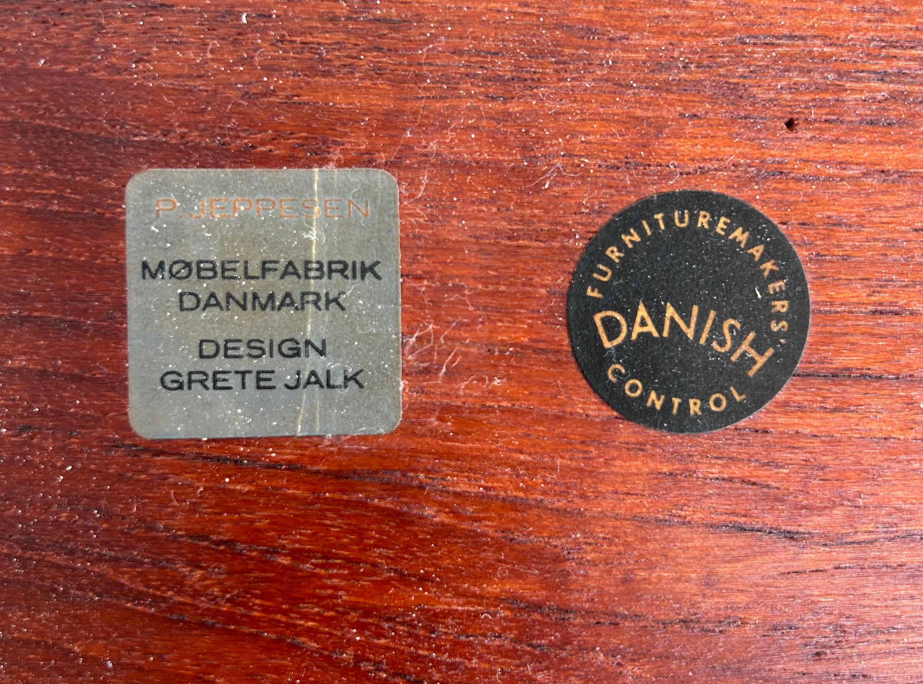 Grete Jalk  Beistelltische aus Teakholz von Glostrup Mobelfabrik, Dänemark in Surfboard-Form im Angebot 5