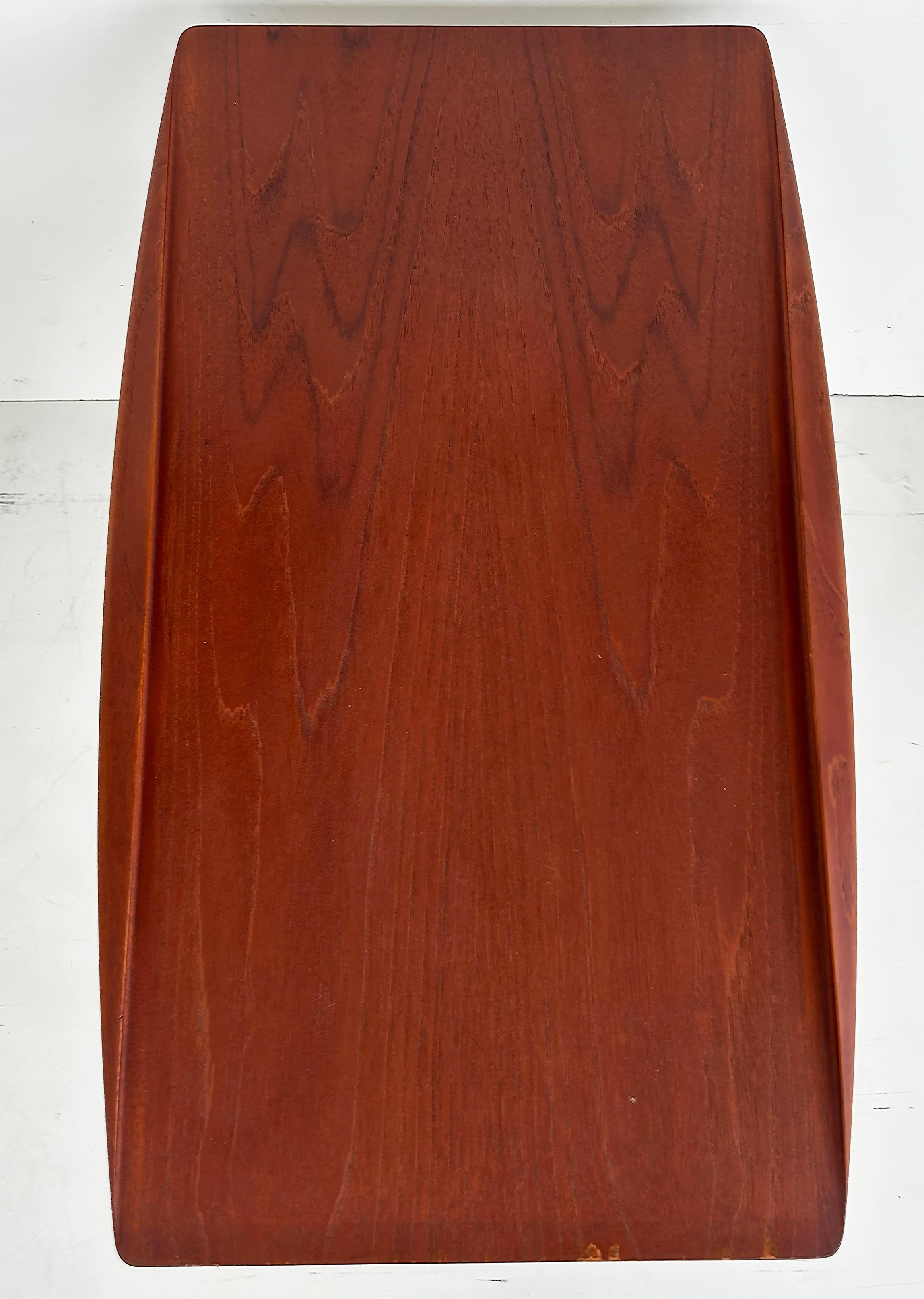 Grete Jalk  Beistelltische aus Teakholz von Glostrup Mobelfabrik, Dänemark in Surfboard-Form im Angebot 2