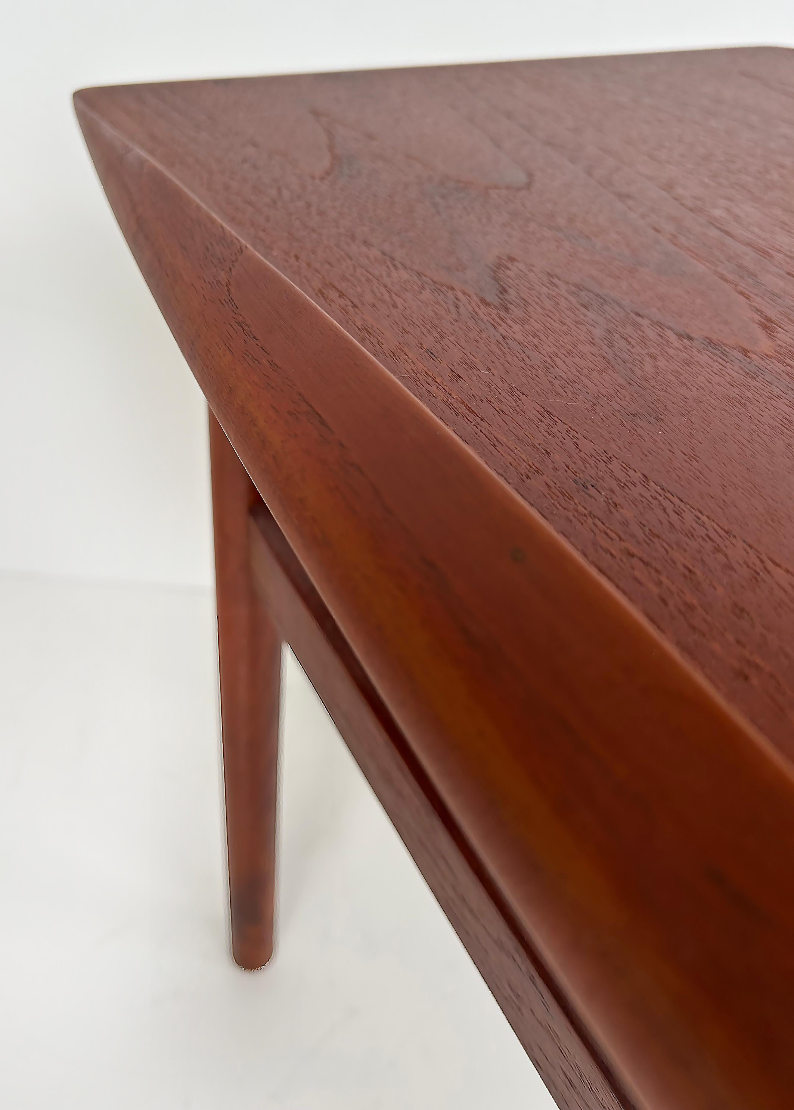Grete Jalk  Beistelltische aus Teakholz von Glostrup Mobelfabrik, Dänemark in Surfboard-Form im Angebot 3