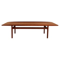 Grete Jalk Glostrup Mobelfabrik Teakholz Surfboard Couchtisch aus Dänemark