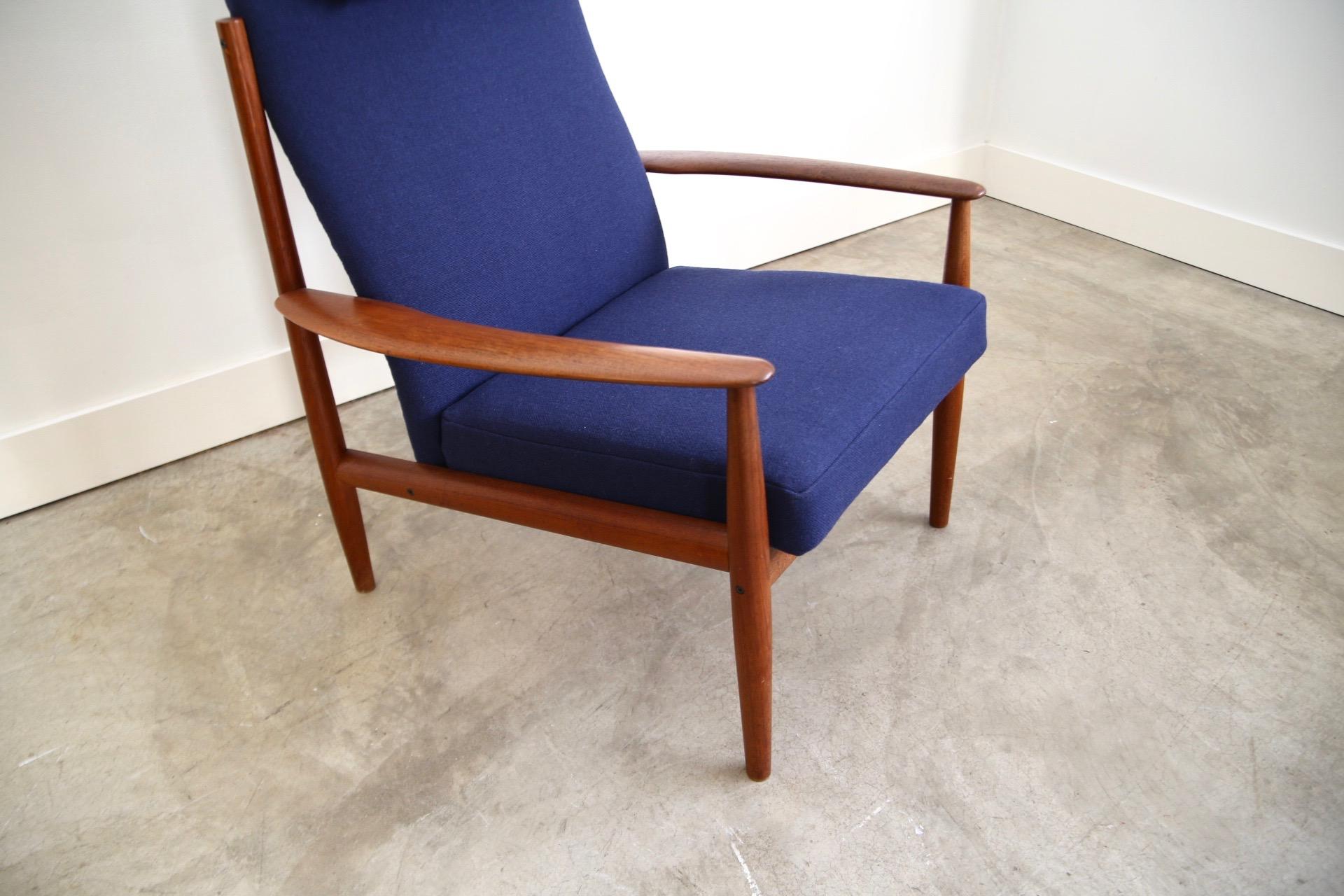 Designer: Grete Jalk
Manufacture: Dunbar
Period/style: Mid-Century Modern
Country: US
Date: 1950s.