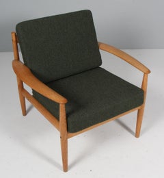 Grete Jalk Lounge Chair in oak and boucle