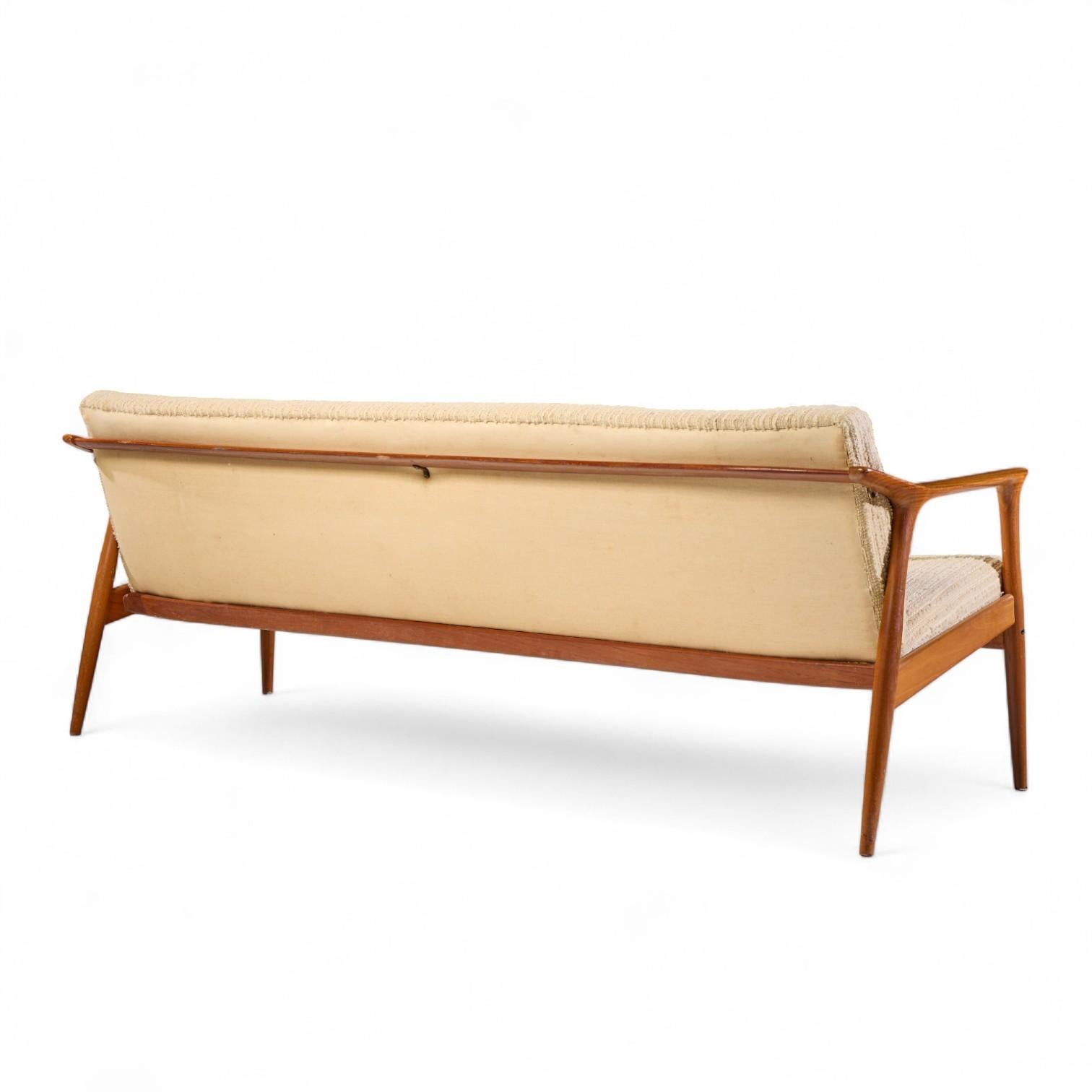 Tissu d'ameublement Grete Jalk Mid Century Danish Teak Sofa en vente