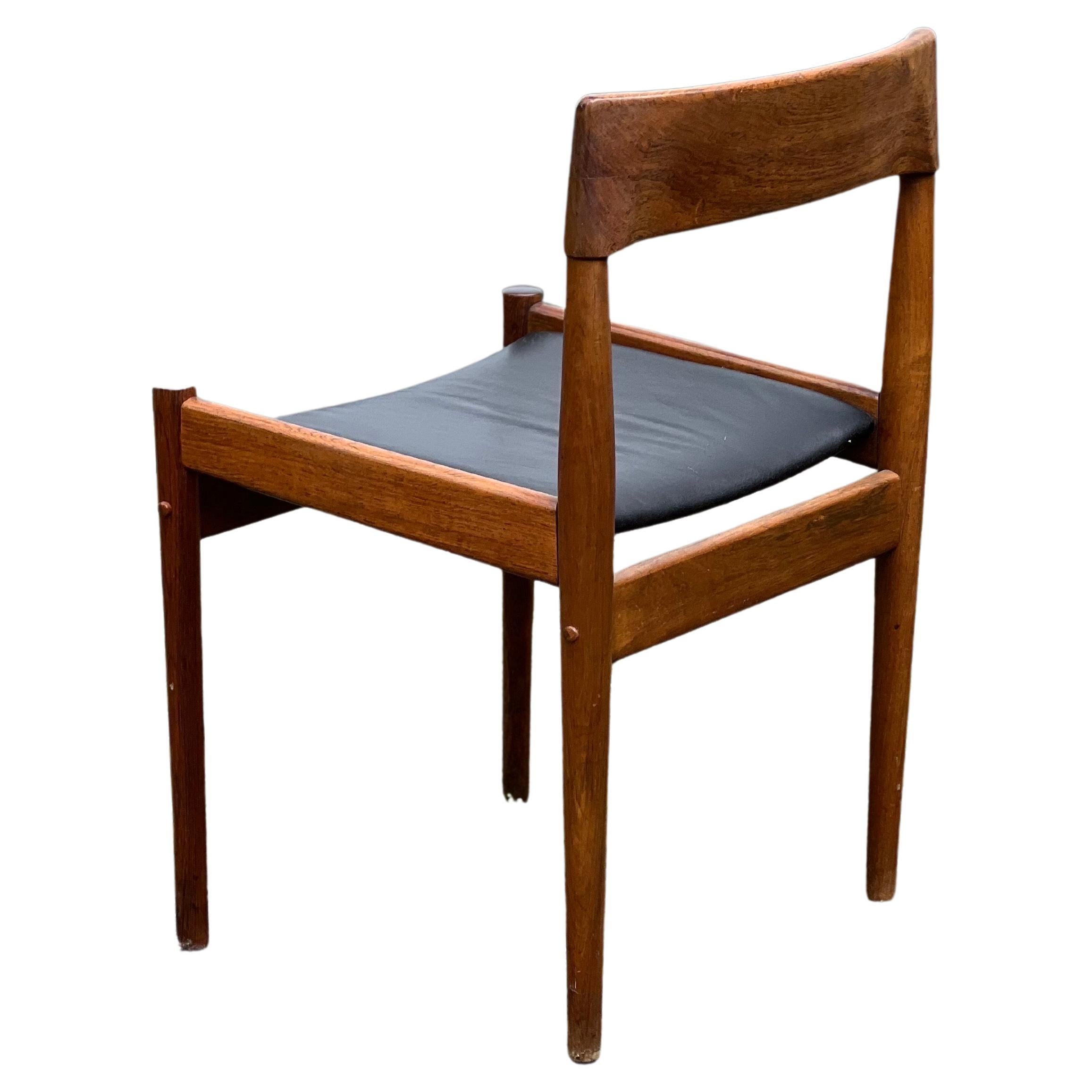Grete Jalk, Midcentury 8 Rosewood and Leather Chairs P Jeppesens Denmark  en vente