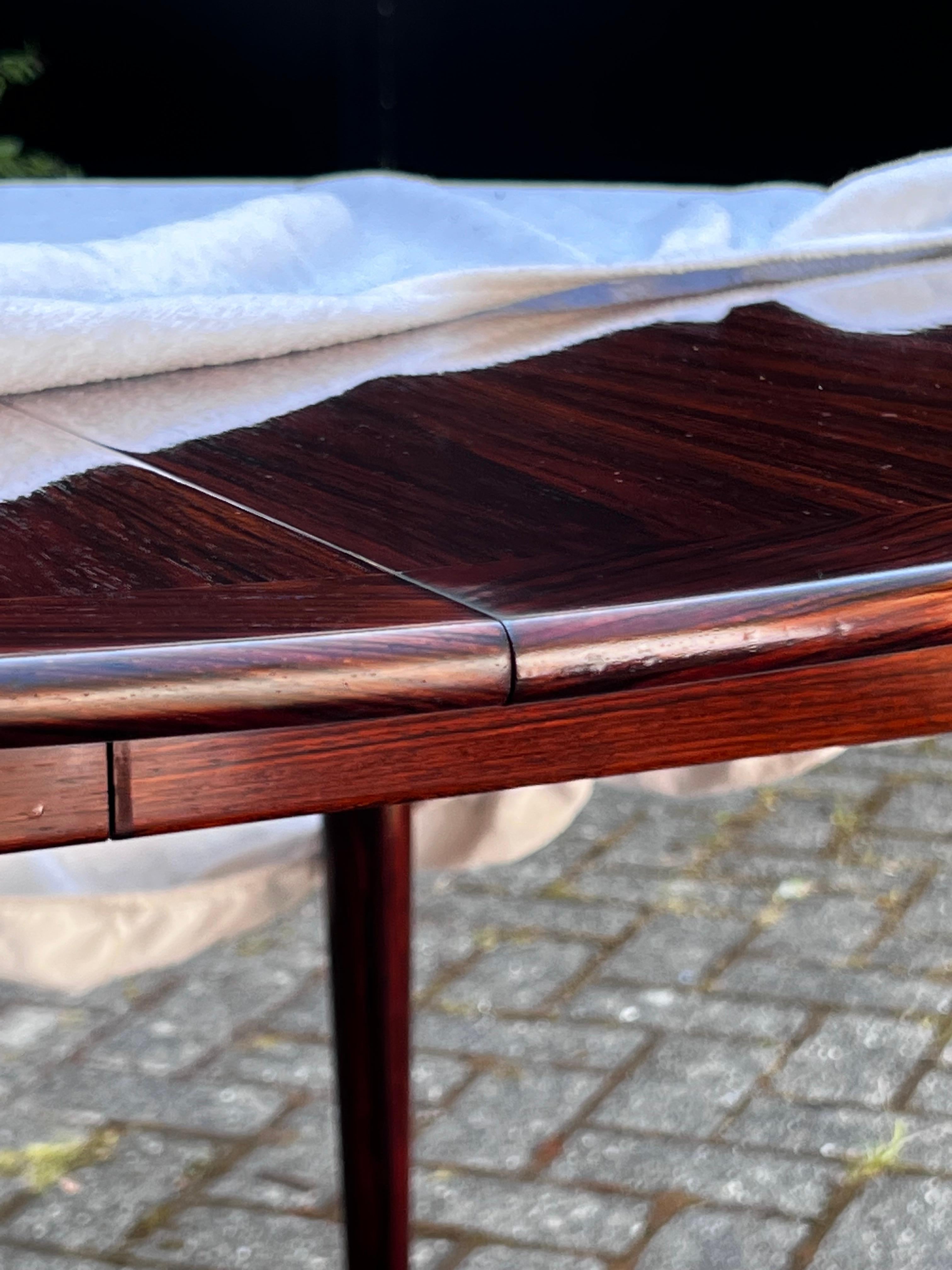 Scandinave moderne Grete Jalk, Table en bois de rose du milieu du siècle P Jeppesens Danemark en vente