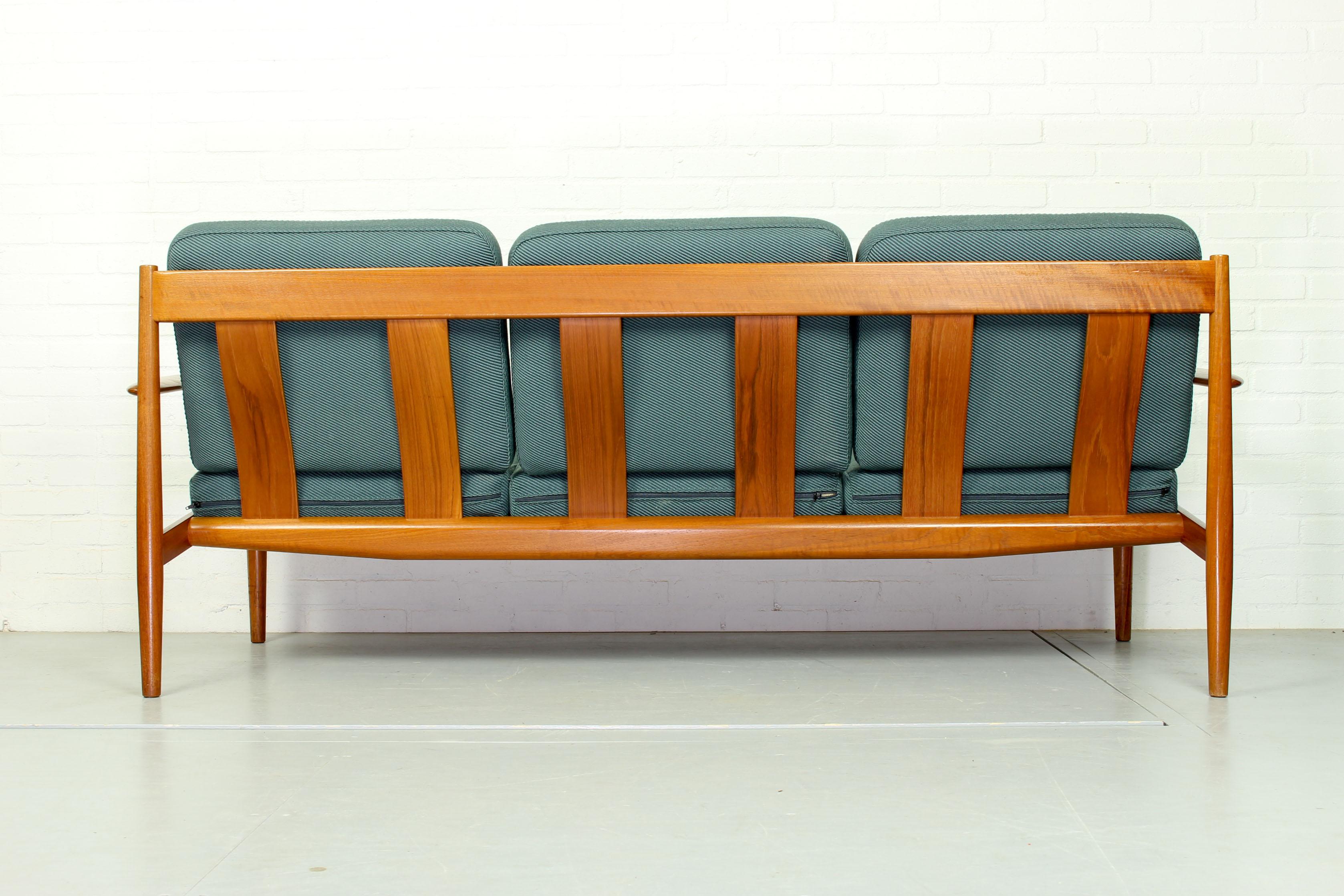 Grete Jalk Model 118 Three-Seat Teak Sofa for France & Son, Denmark, 1963 In Fair Condition In Appeltern, Gelderland