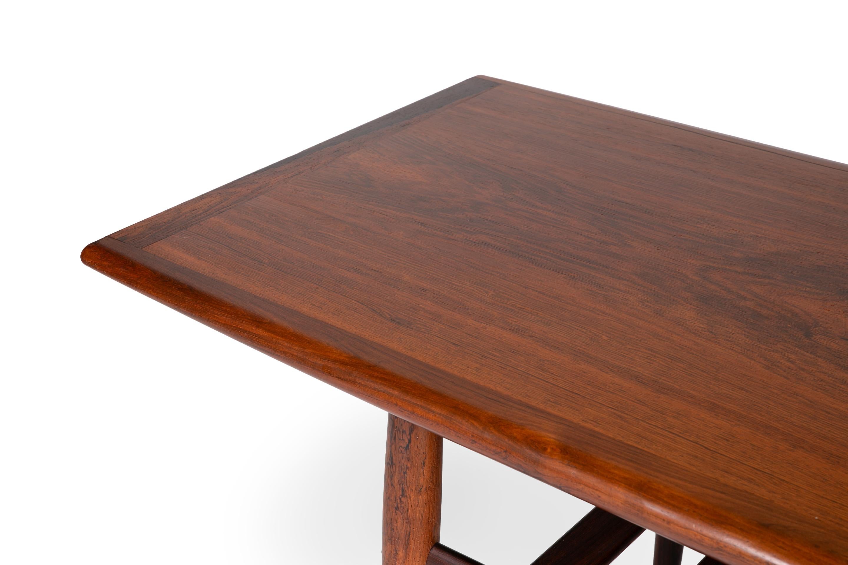 Grete Jalk rosewood coffee table In Good Condition For Sale In Dublin, IE