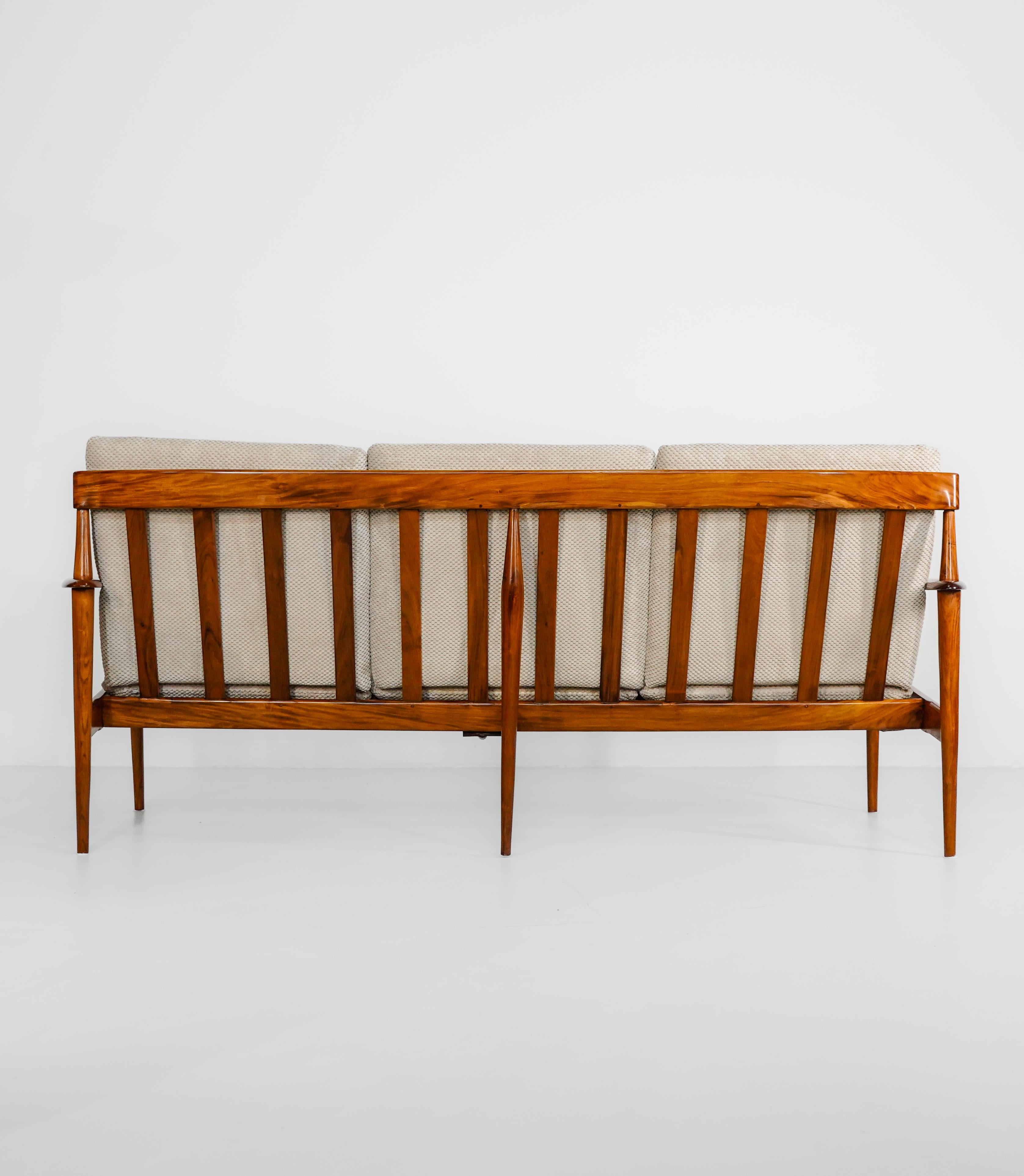Grete Jalk Sofa in Caviúna, Manufactured in Brazil Móveis Ambiente for Rino Levi In Good Condition For Sale In Curitiba, PR