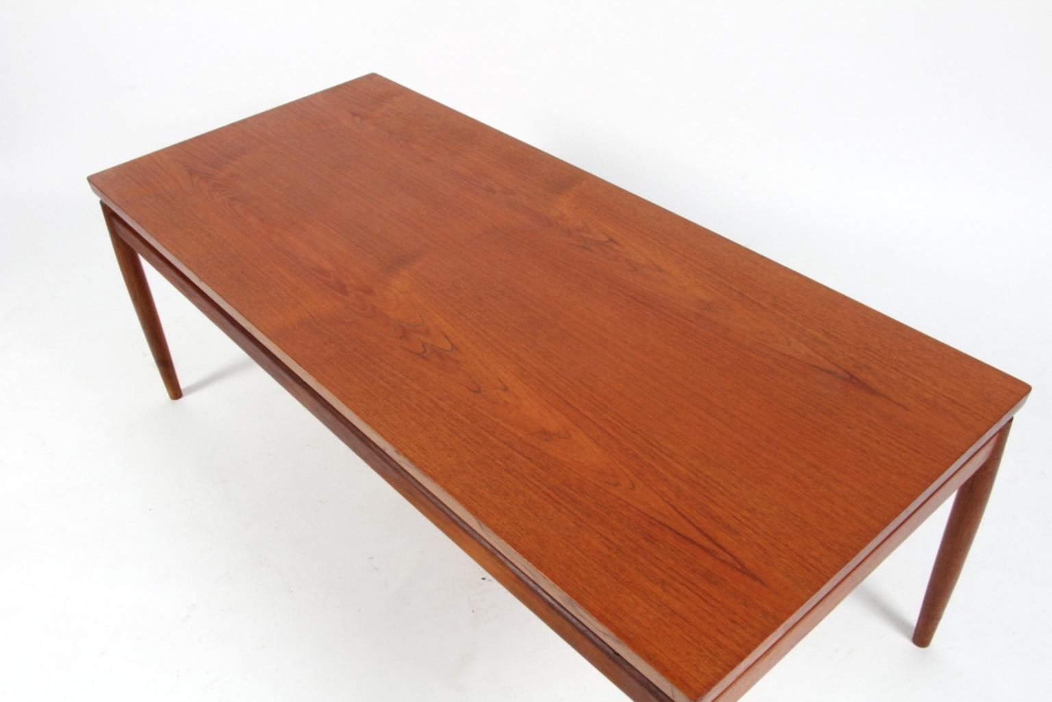 Scandinavian Modern Grete Jalk Sofa Table, Model 622 / 54, in Teak, France & Son, 1960s