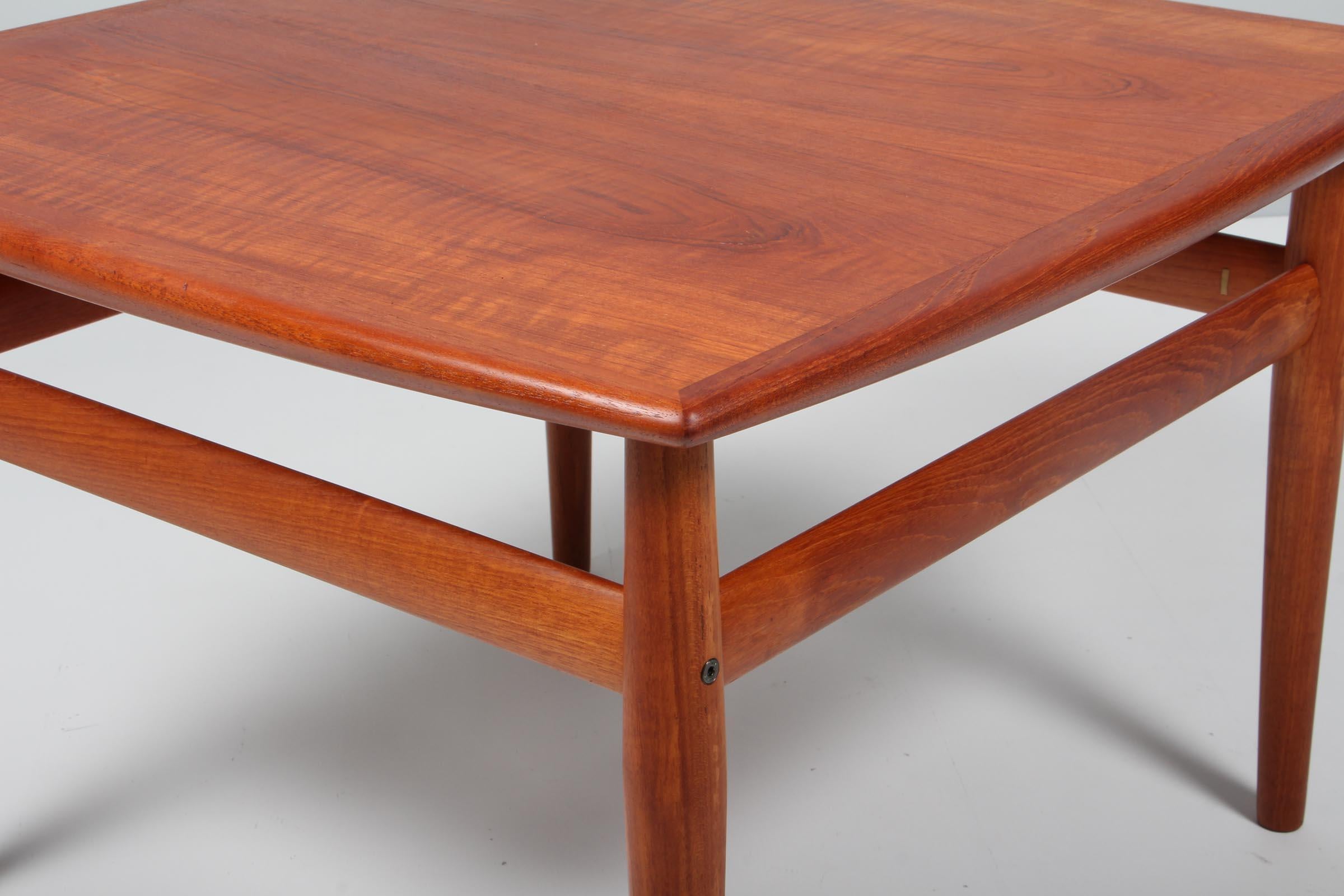 Scandinavian Modern Grete Jalk Sofa Table, Model 622 / 54, in Teak, France & Son, 1960s