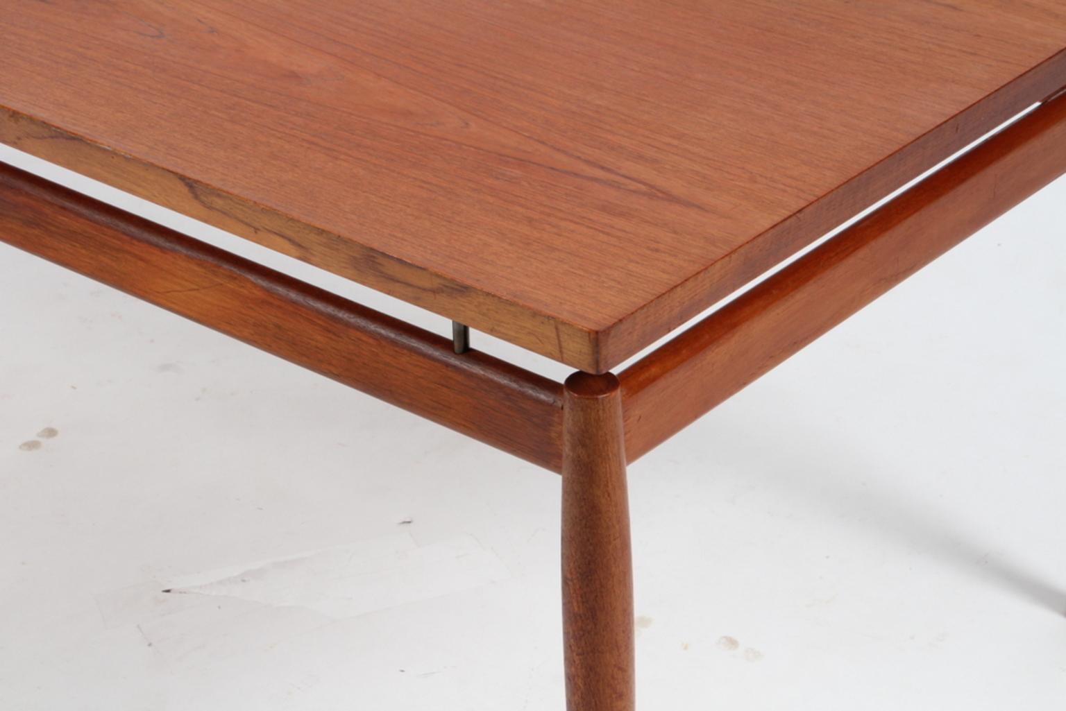 Danish Grete Jalk Sofa Table, Model 622 / 54, in Teak, France & Son, 1960s