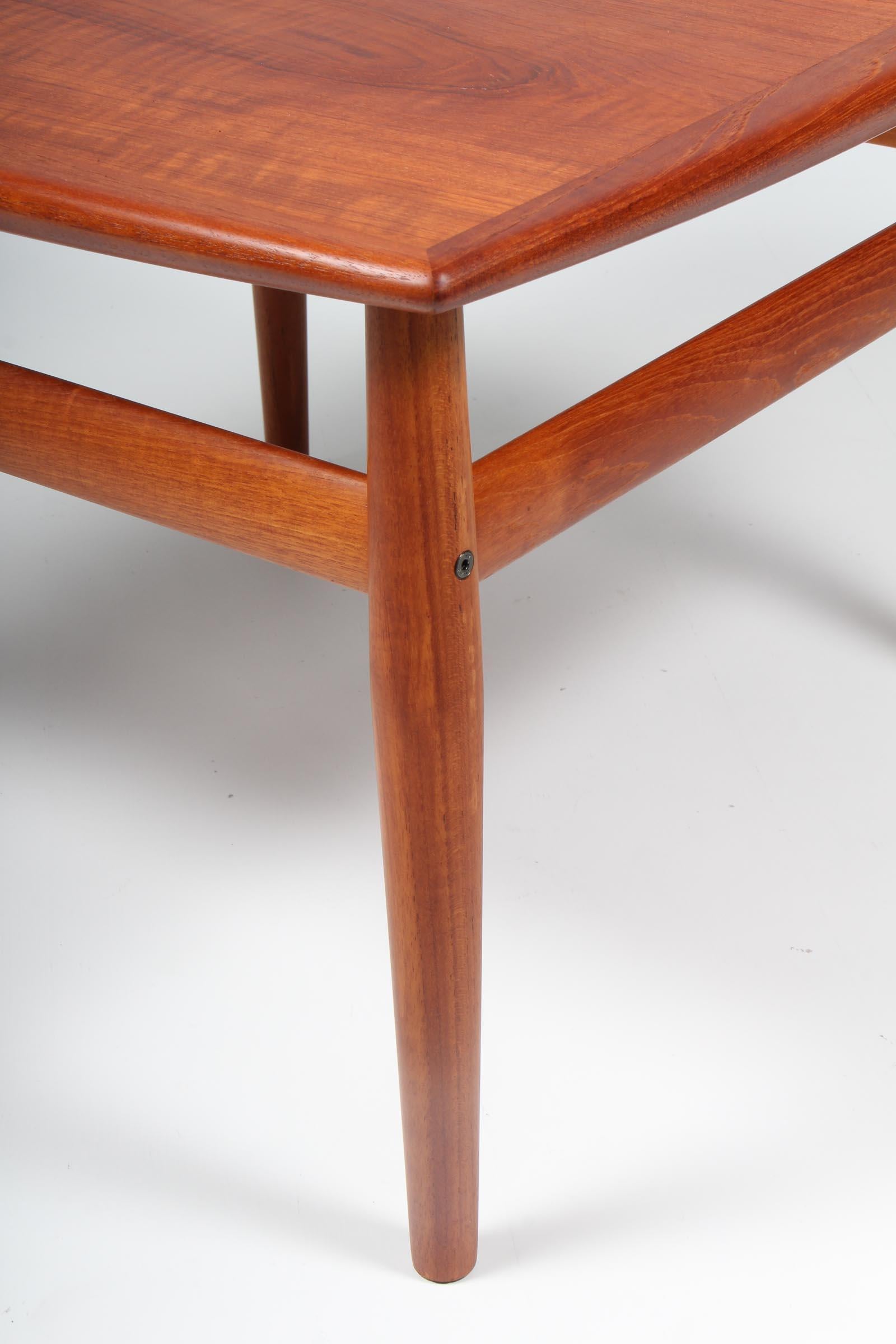 Danish Grete Jalk Sofa Table, Model 622 / 54, in Teak, France & Son, 1960s