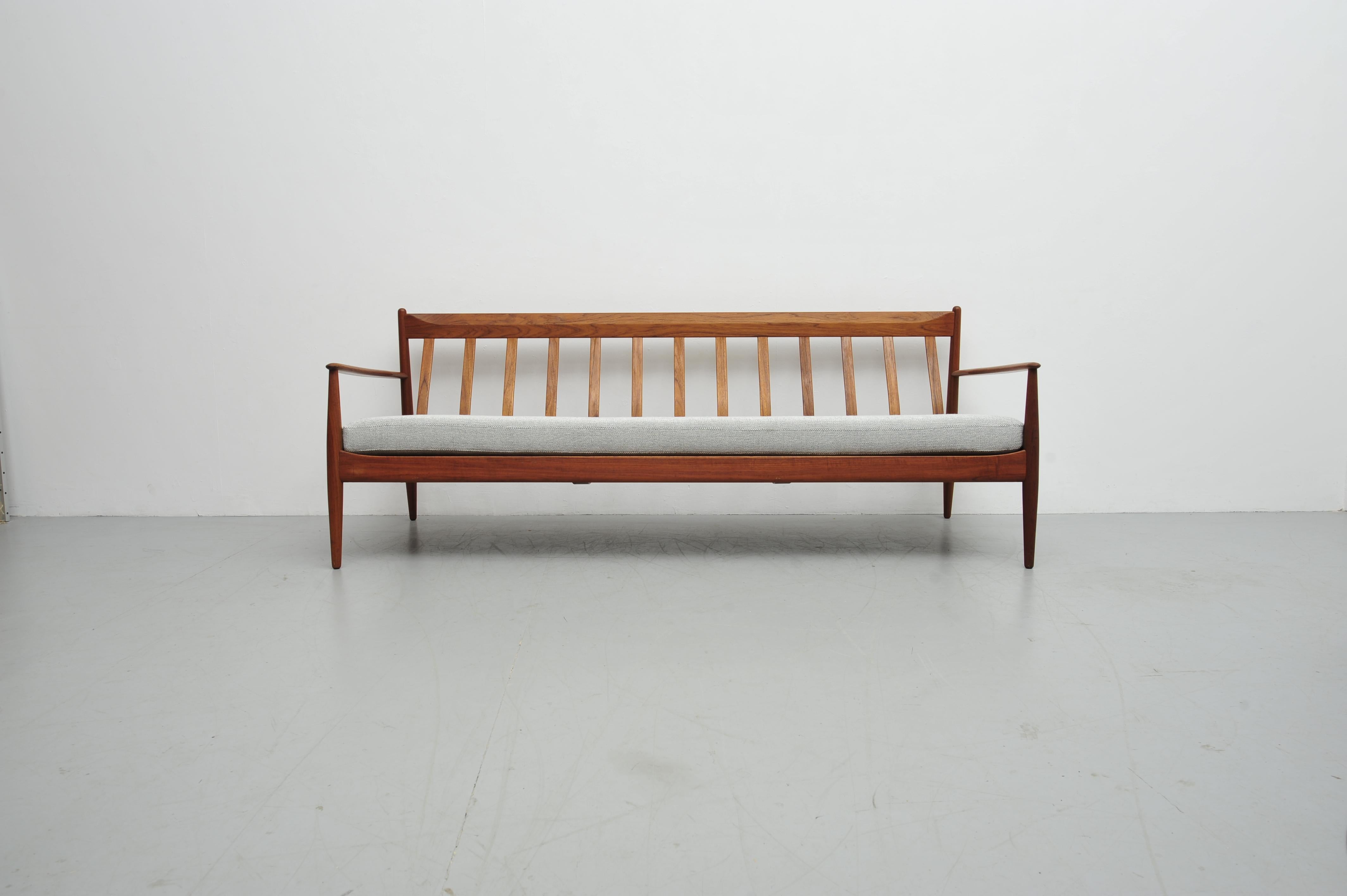 Grete Jalk Sofá Teakholz FD 118 en venta 9