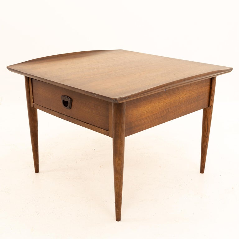Grete Jalk Style Lane Mid Century Walnut Side End Table In Good Condition For Sale In Countryside, IL
