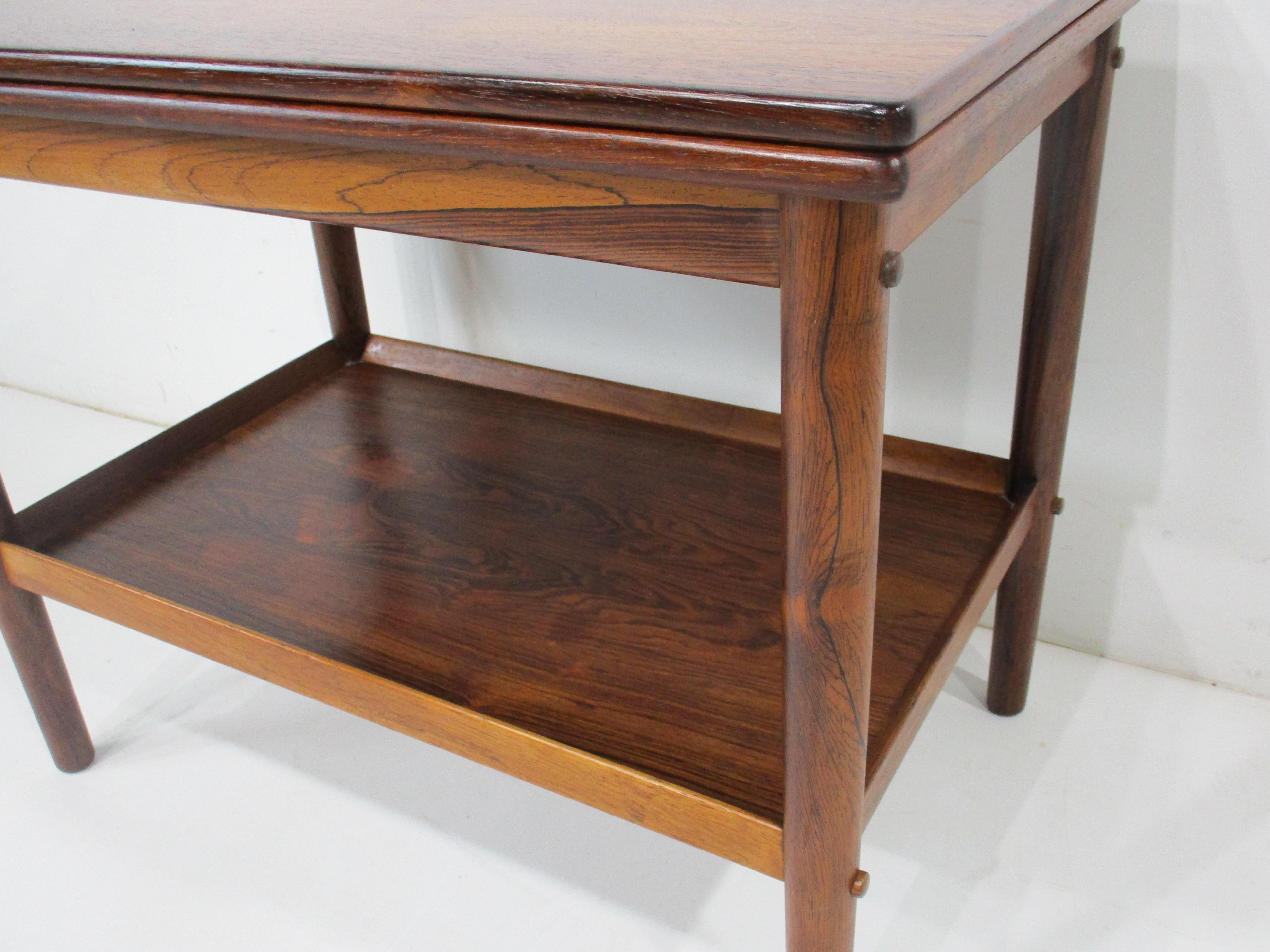 Table d'appoint ou de salon en palissandre à plateau pivotant Grete Jalk Poul Jeppesen Danemark en vente 4