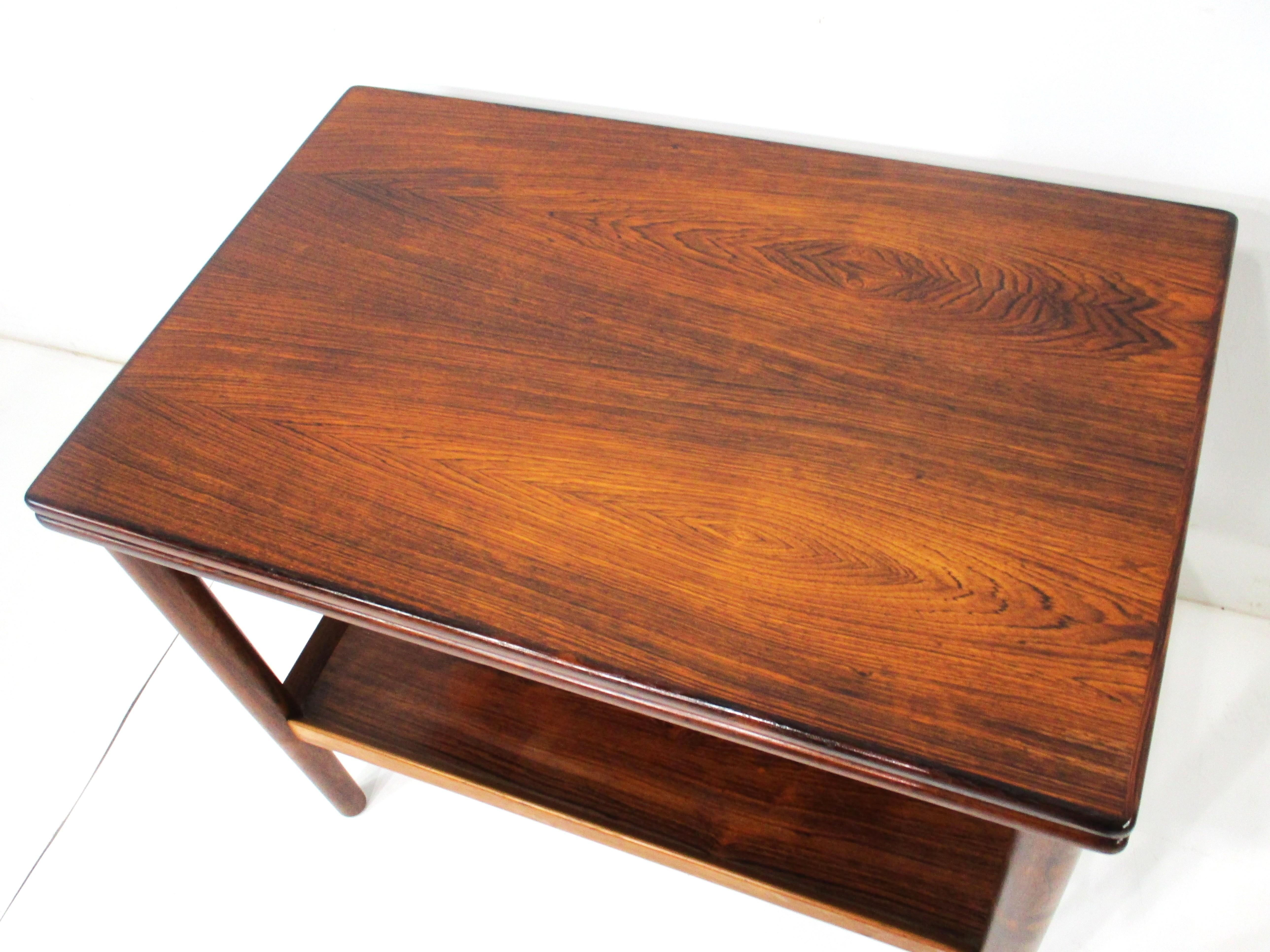 Table d'appoint ou de salon en palissandre à plateau pivotant Grete Jalk Poul Jeppesen Danemark Bon état - En vente à Cincinnati, OH