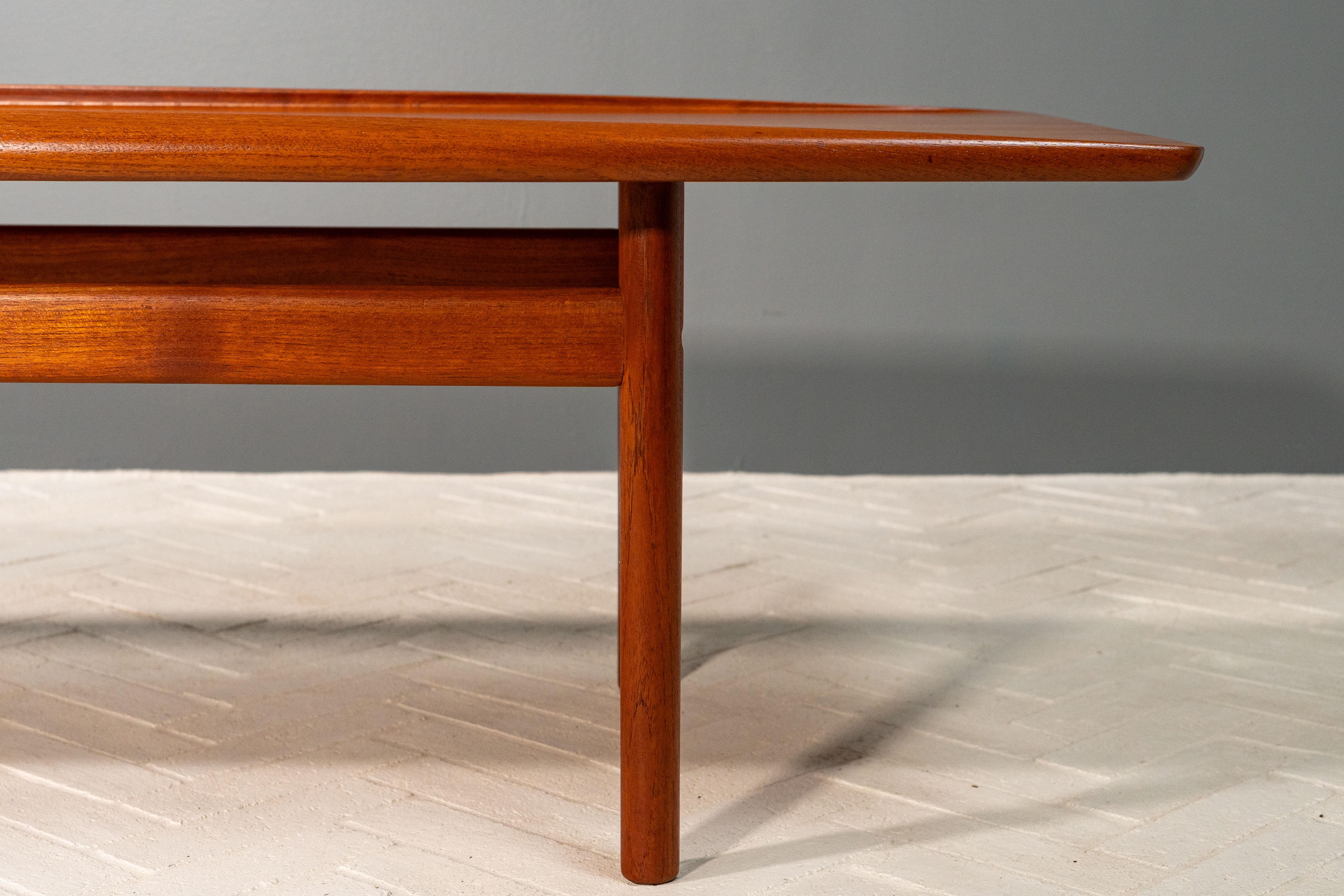 Table basse en teck Grete Jalk en vente 3