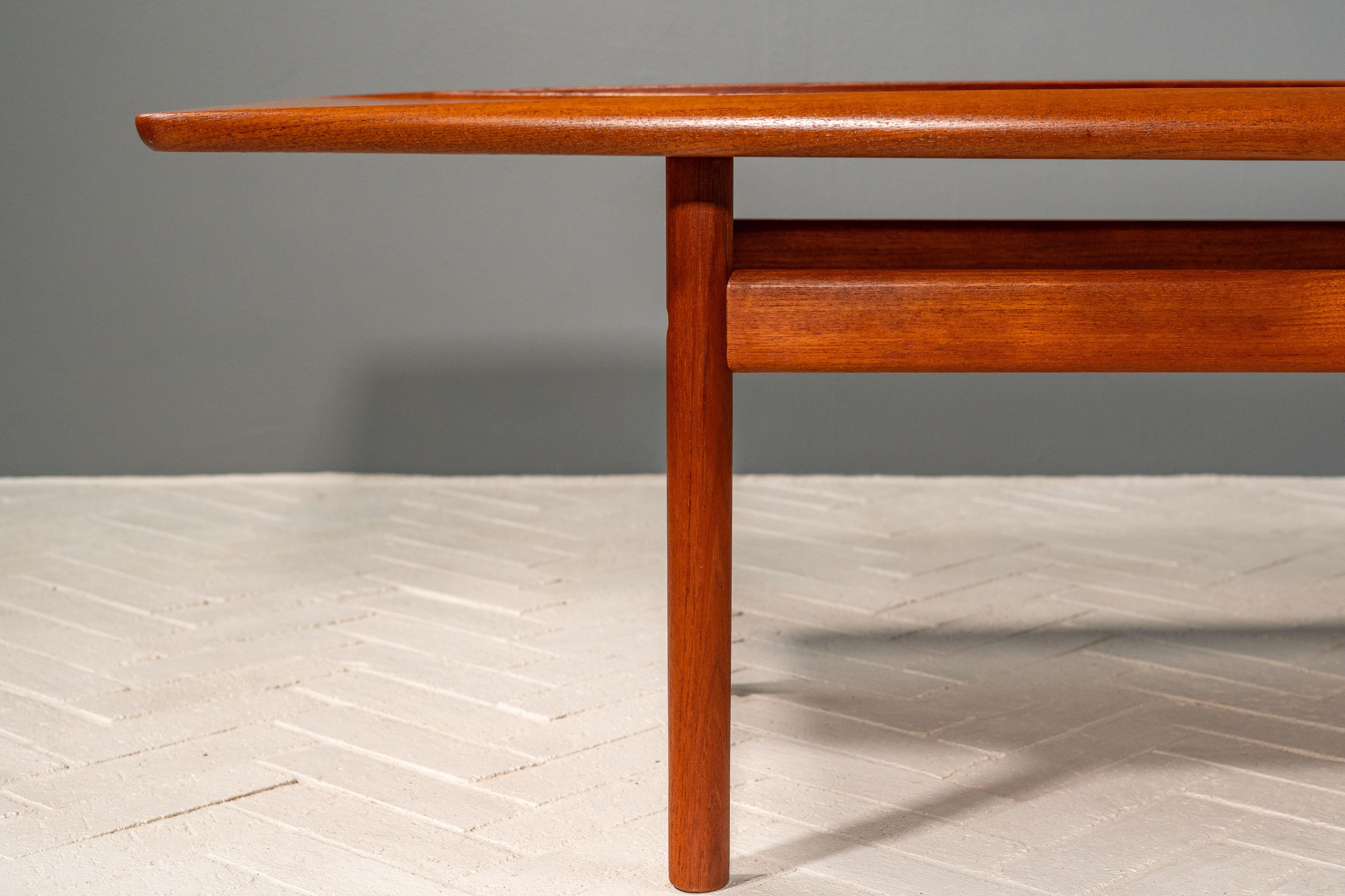 Table basse en teck Grete Jalk en vente 1