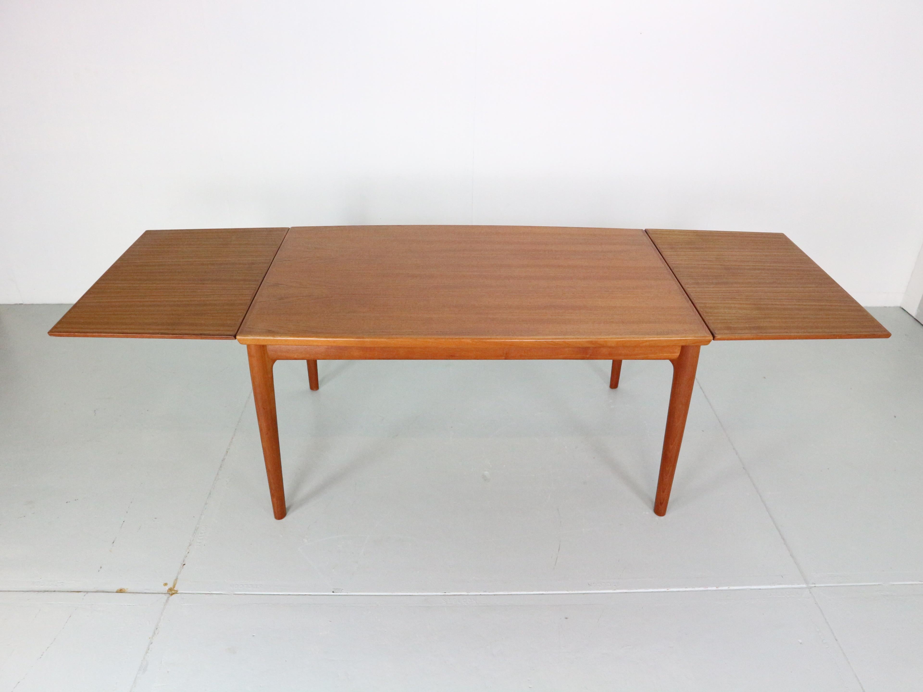 Grete Jalk Teak Extendable Dinning Table For Glostrup Møbelfabrik, 1960, Denmark In Good Condition In The Hague, NL