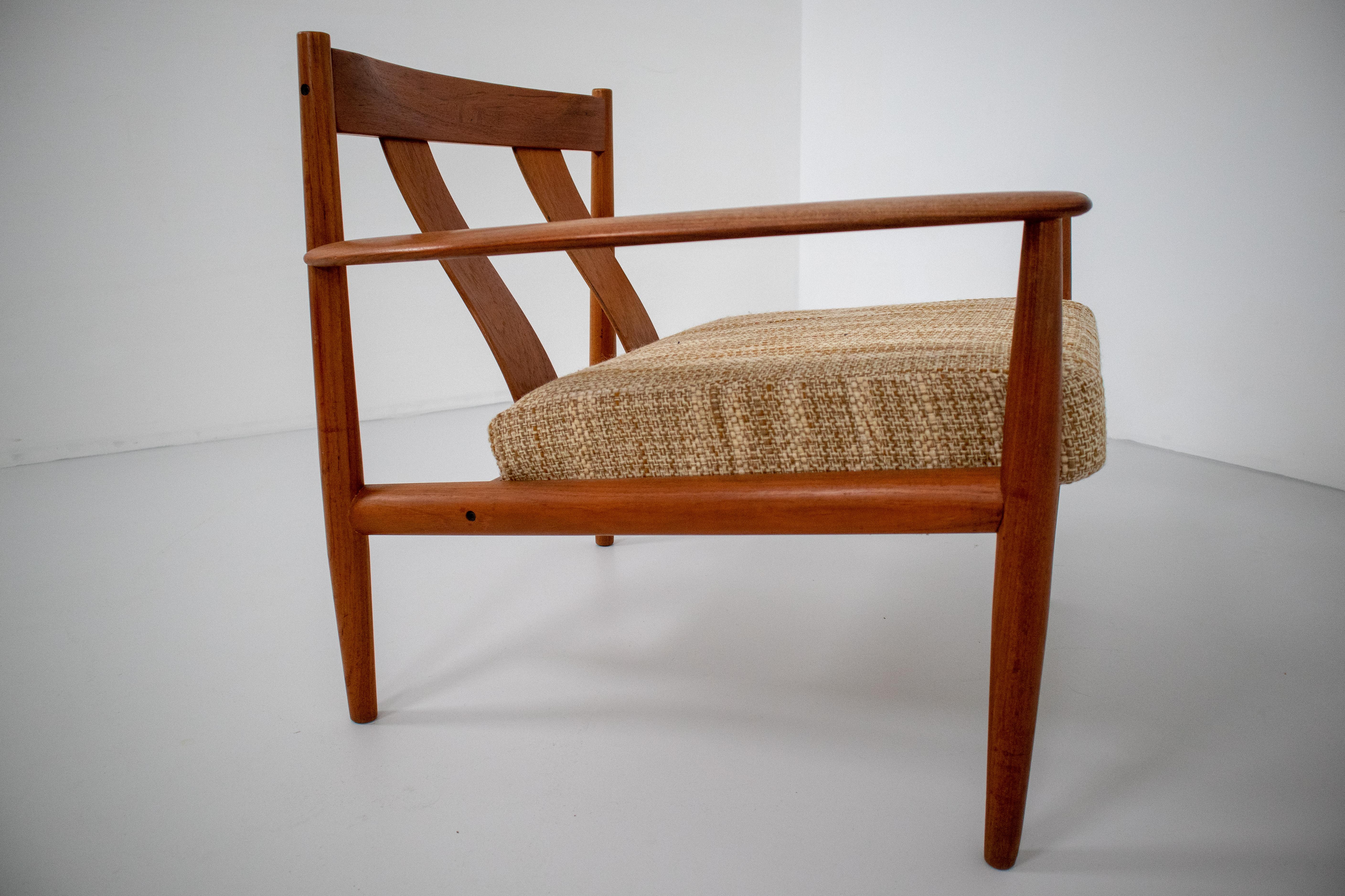 Grete Jalk Teak Scandinavian Modern Lounge Chair for France & Søn 1960s 3