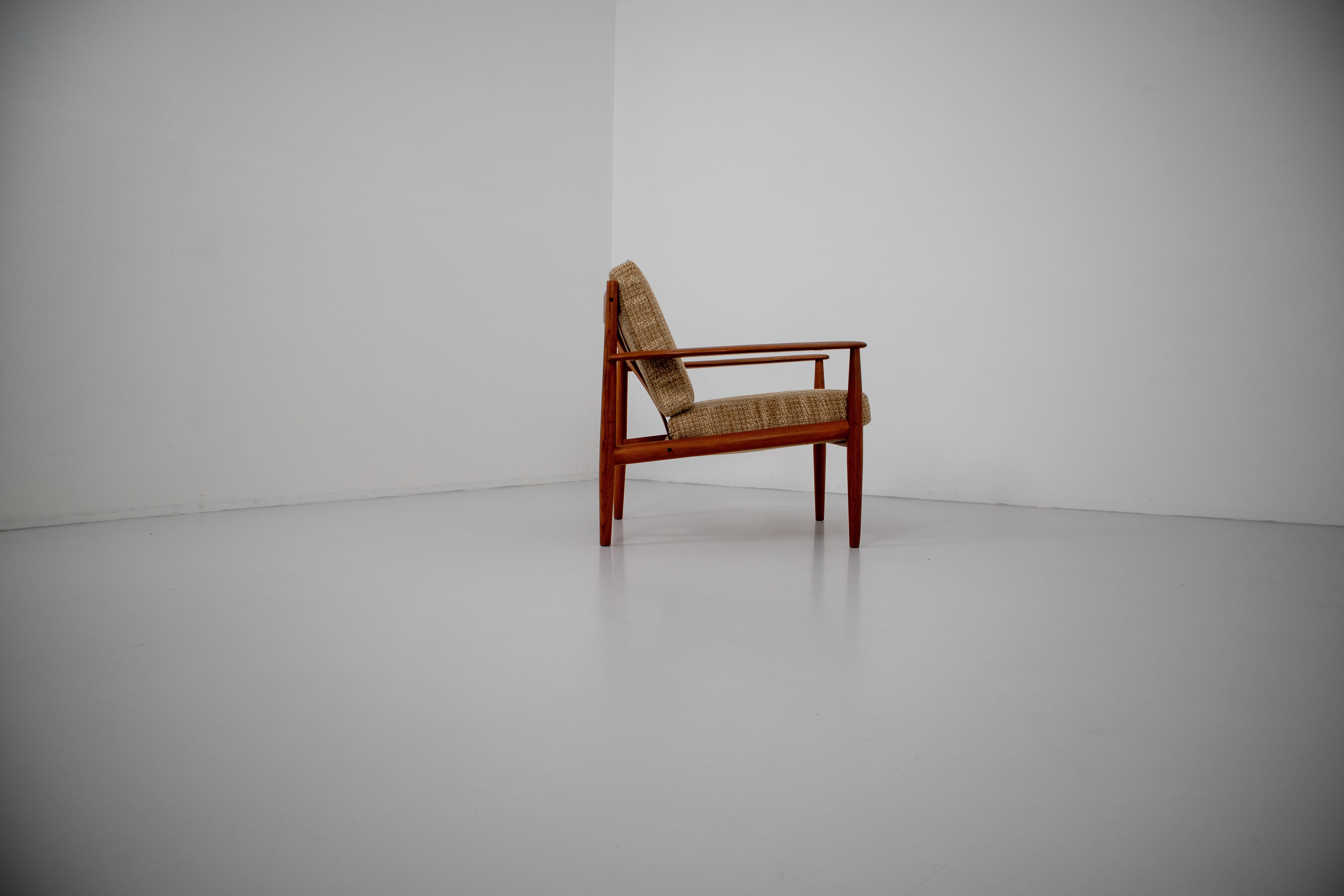 Grete Jalk Teak Scandinavian Modern Lounge Chair for France & Søn 1960s 4