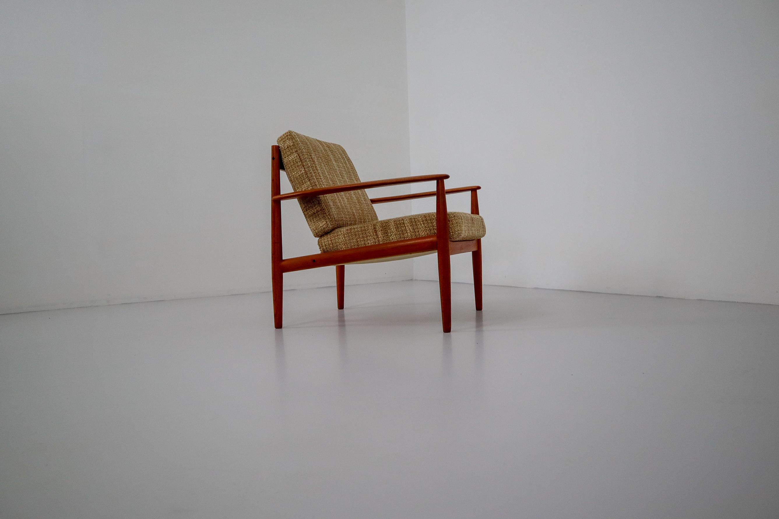 Grete Jalk Teak Scandinavian Modern Lounge Chair for France & Søn, 1960s In Good Condition In Almelo, NL