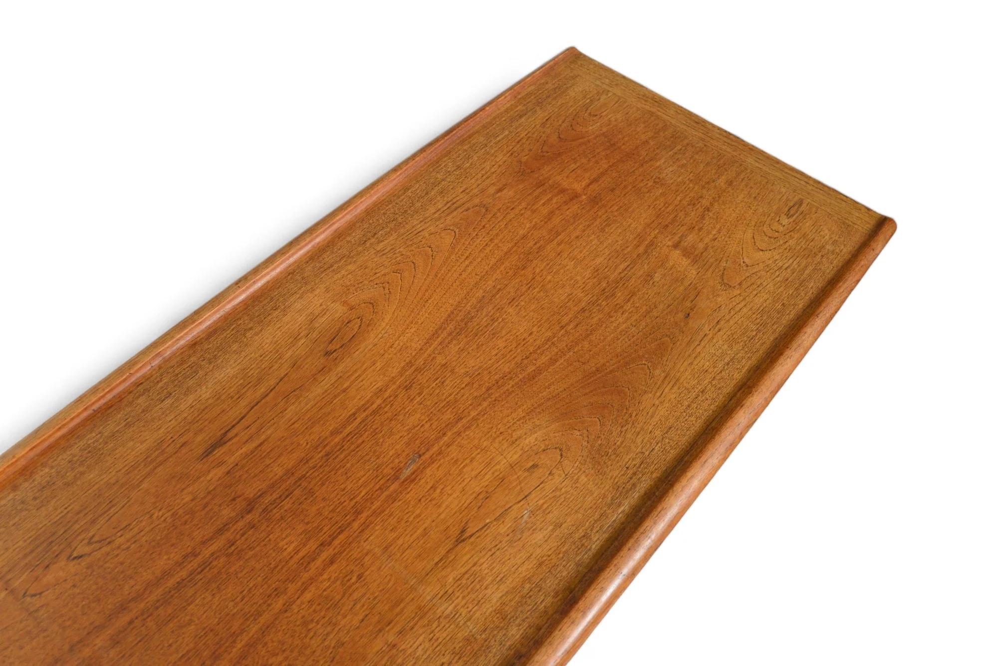 Table basse en teck avec planche de surf Grete Jalk Bon état - En vente à Berkeley, CA