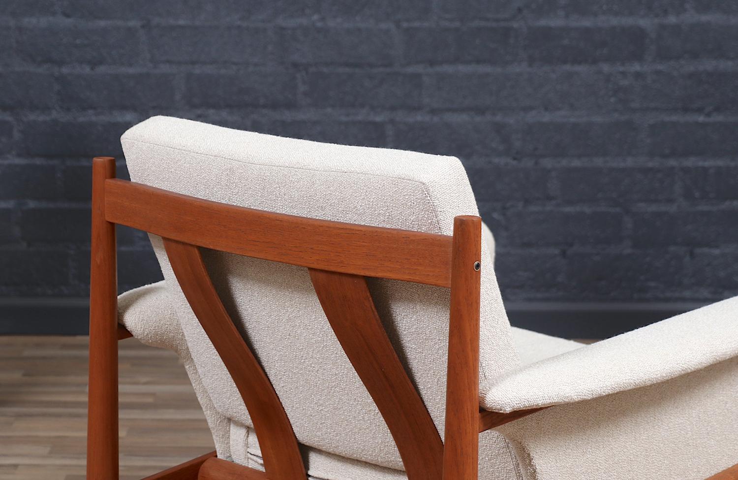 Grete Jalk Teak & Tweed Lounge Chair for France & Søn In Excellent Condition For Sale In Los Angeles, CA