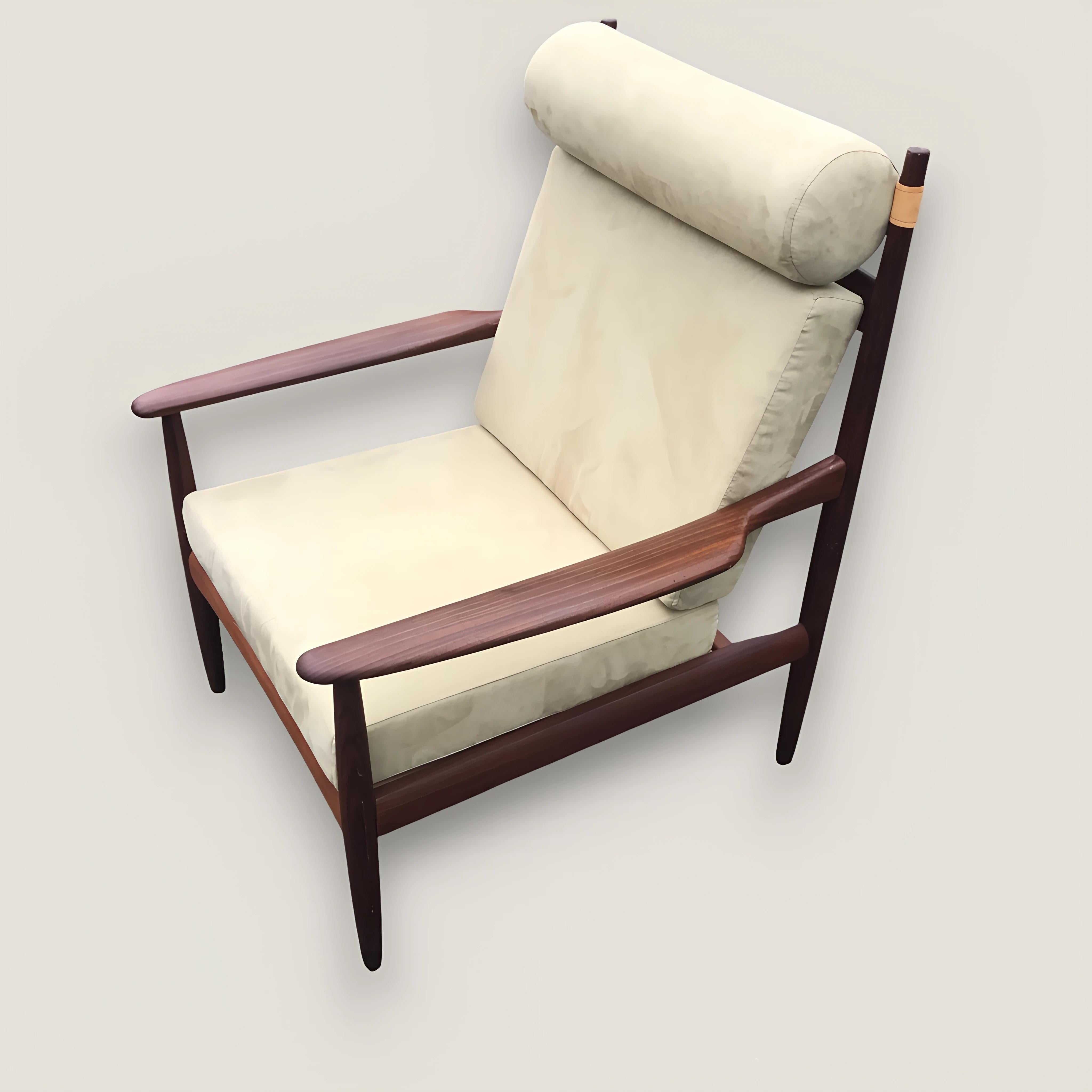 Pair of Grete Jalk armchairs Large Model with backrest for the head
Completely restored, the fabric is nubuk and the foams have been changed
Armchair of a very beautiful estheticism, they sign the finesse of her designer's drawing: Grete Jalk