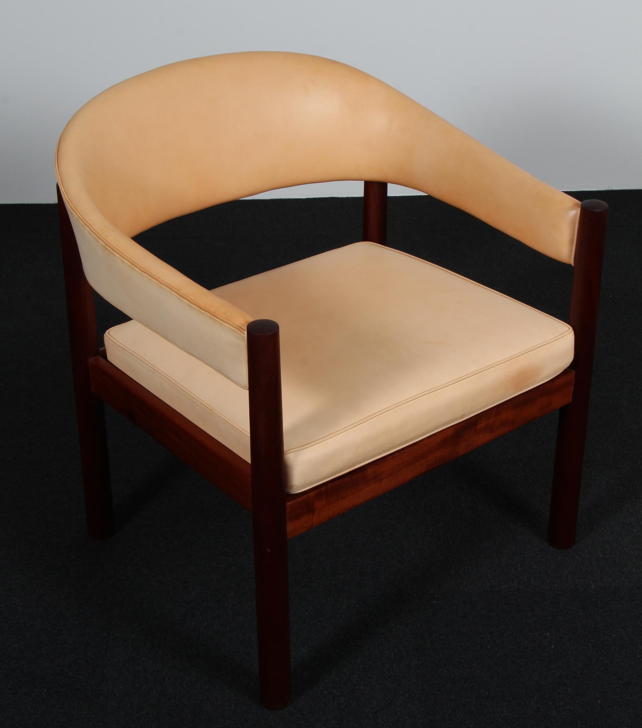 Scandinave moderne Grete Jalk, Unique. Lounge Chair with Frame of mahogany en vente