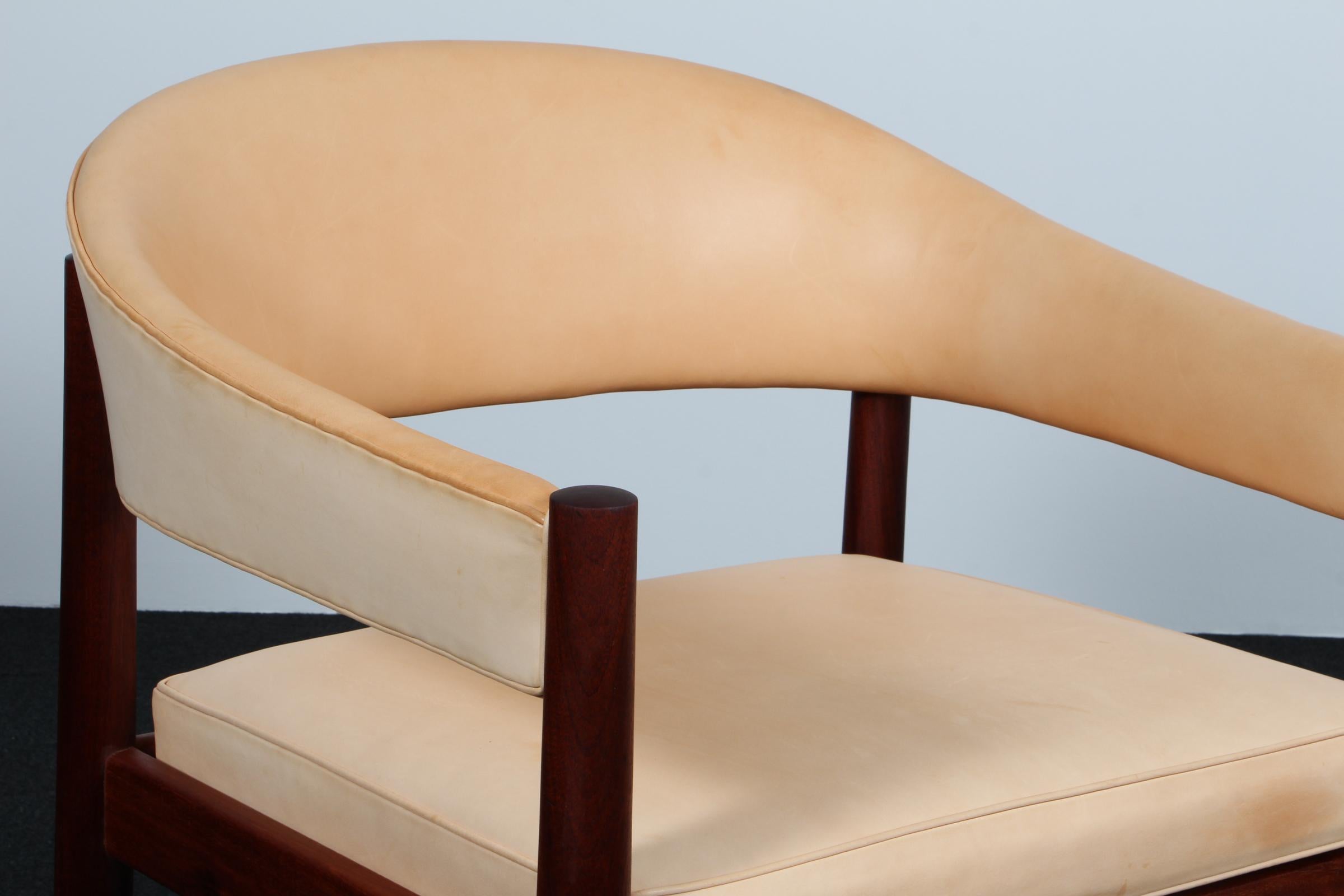 Danois Grete Jalk, Unique. Lounge Chair with Frame of mahogany en vente