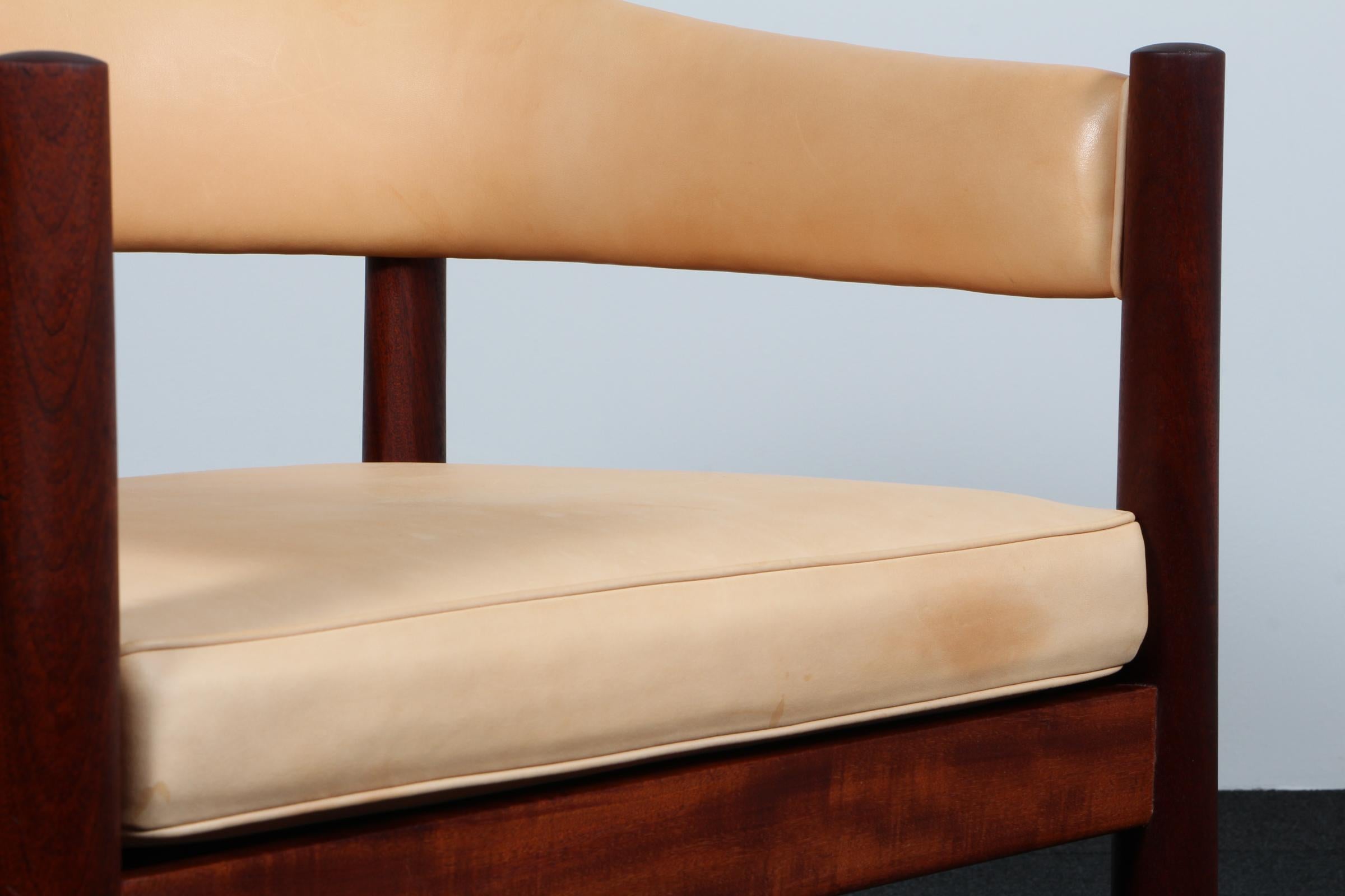 Milieu du XXe siècle Grete Jalk, Unique. Lounge Chair with Frame of mahogany en vente