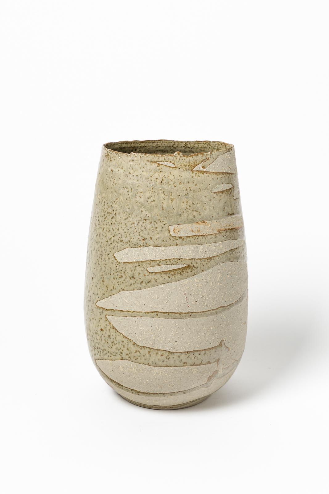 Jacques Lacheny (born in 1937)

Abstract stoneware ceramic vase by Jacques Lacheny realised circa 1970

Grey ceramic glazes colors

Original perfect condition

Signed under the base

Measures: Height 21 cm
Large 13 cm.