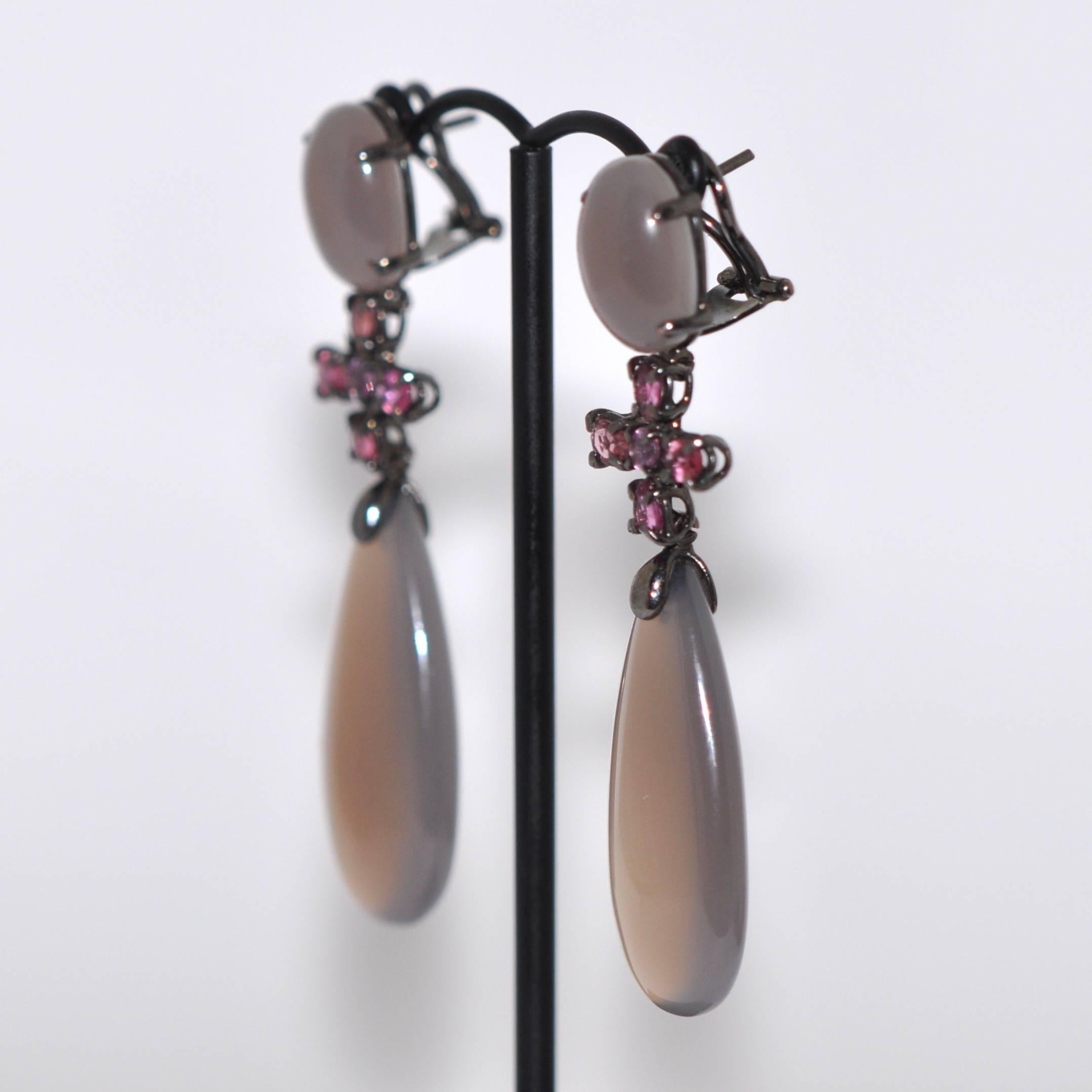 Grey Agate and Tourmaline, Black Gold Chandelier Earrings In New Condition In Vannes, FR