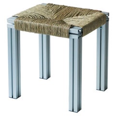 Tabouret en aluminium gris avec assise en jonc de verre de la collection Anodised Wicker