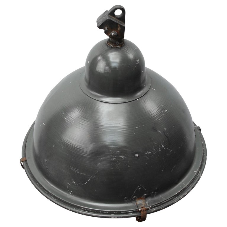 Gray Industrial pendant.
Aluminum shade, cast iron top and clear glass.

Weight: 4.50 kg / 9.9 lb

Priced per individual item. All lamps have been made suitable by international standards for incandescent light bulbs, energy-efficient and LED bulbs.