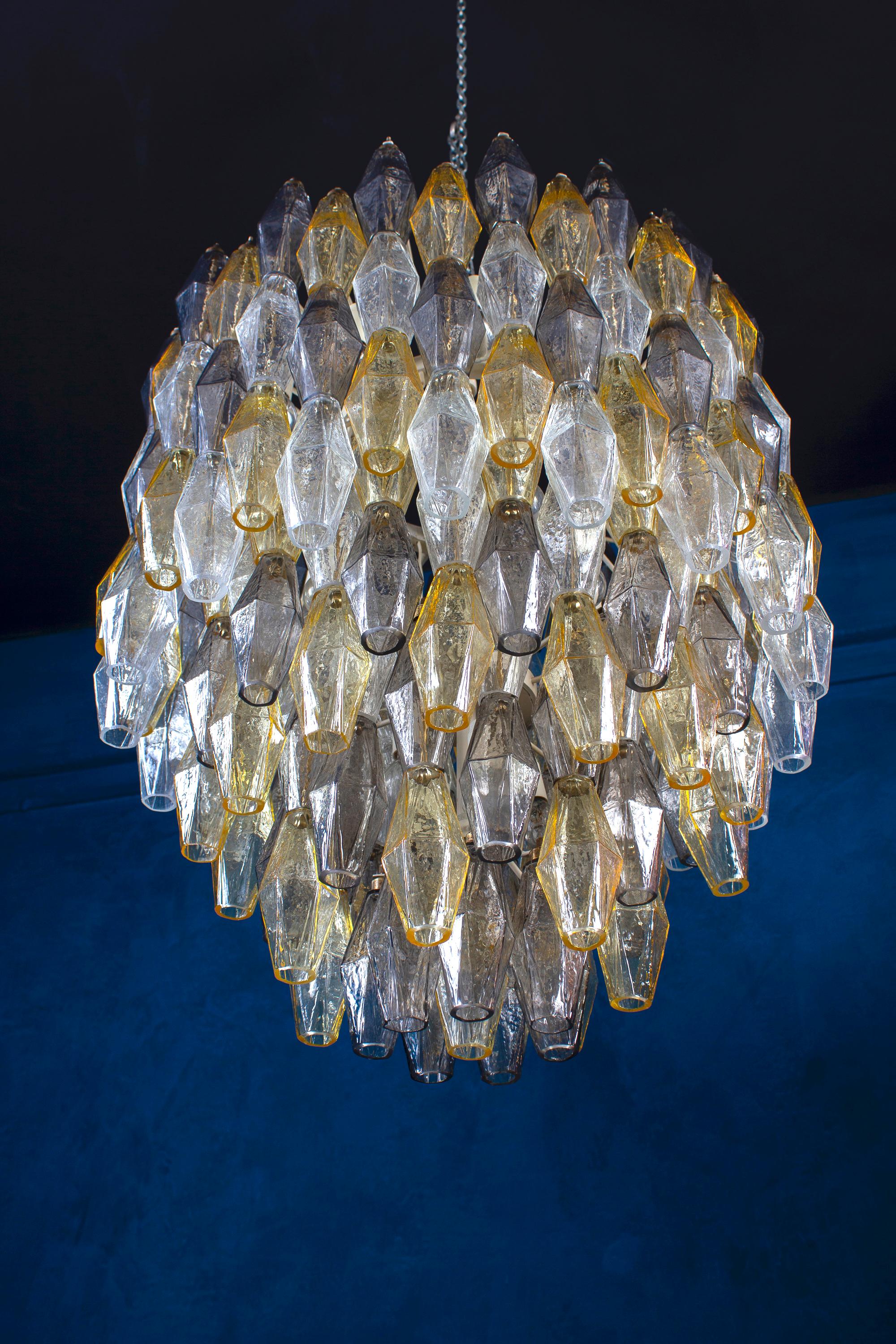 Grey and Amber Spectacular Mid-Century Poliedri Chandelier, 1960 For Sale 1