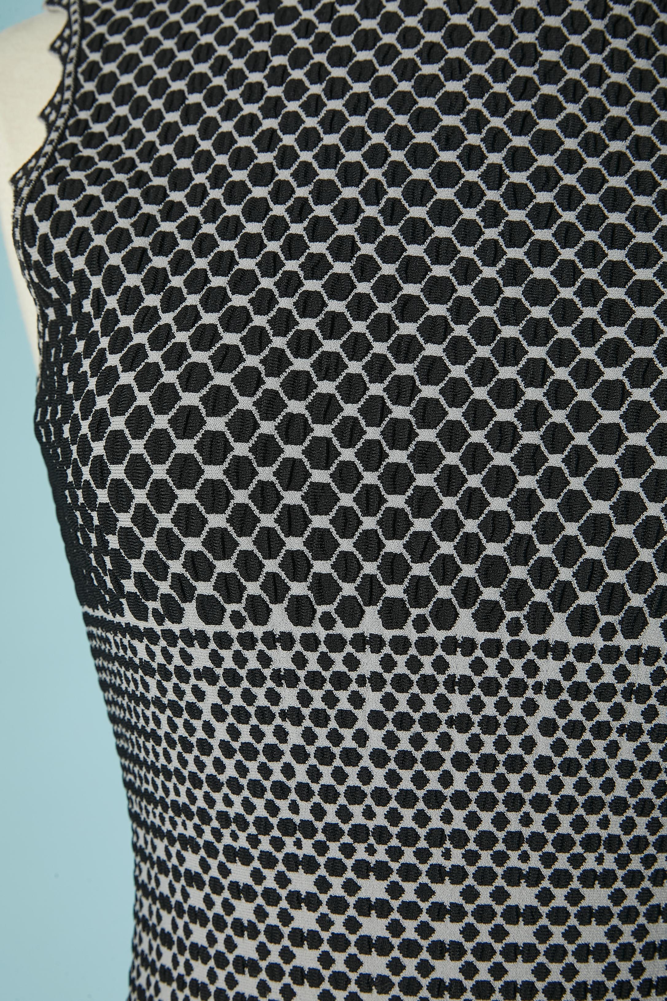 Graues und schwarzes ärmelloses Jacquard-Kleid ALAIA (Schwarz) im Angebot