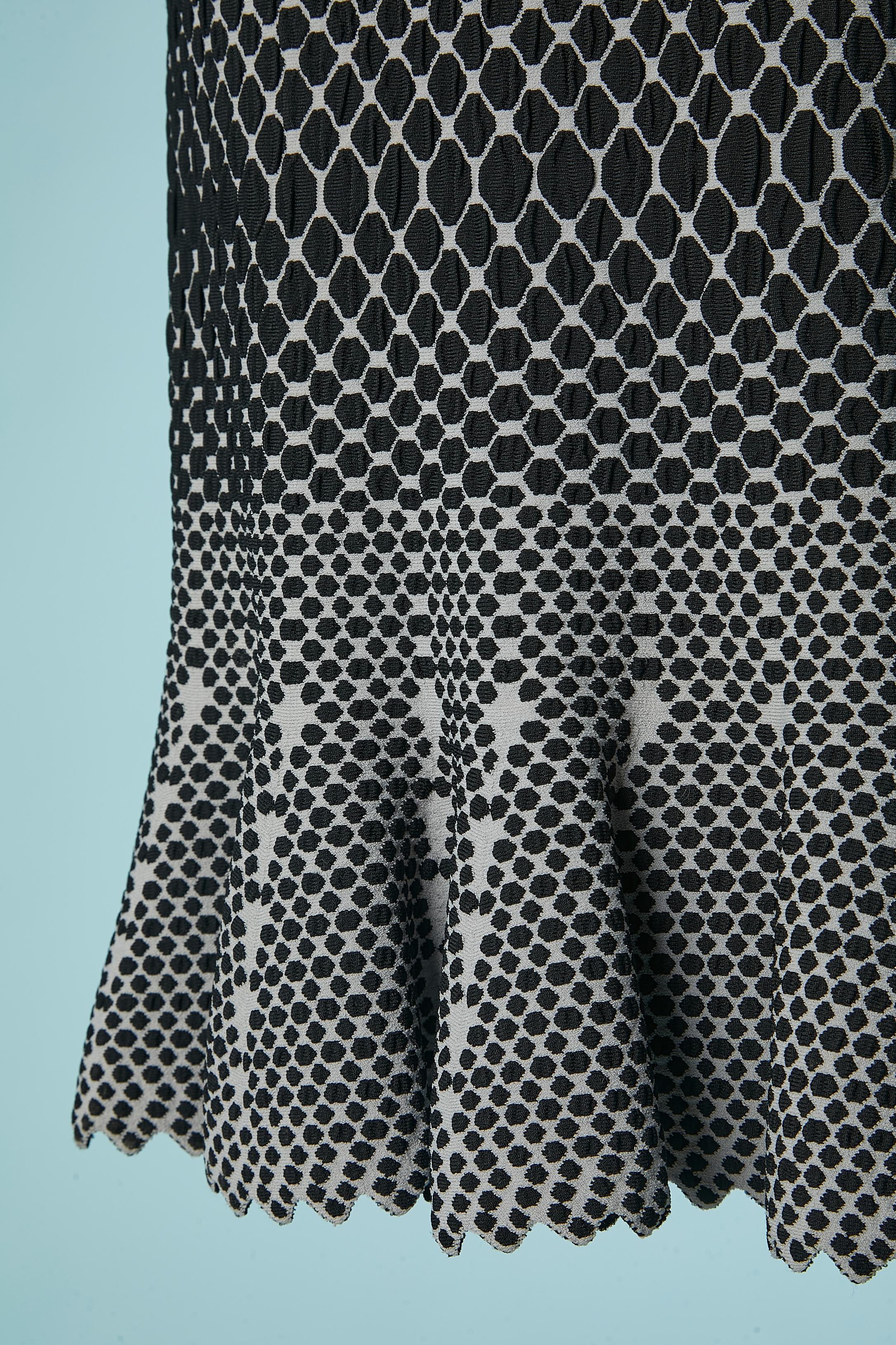 Graues und schwarzes ärmelloses Jacquard-Kleid ALAIA im Zustand „Hervorragend“ im Angebot in Saint-Ouen-Sur-Seine, FR
