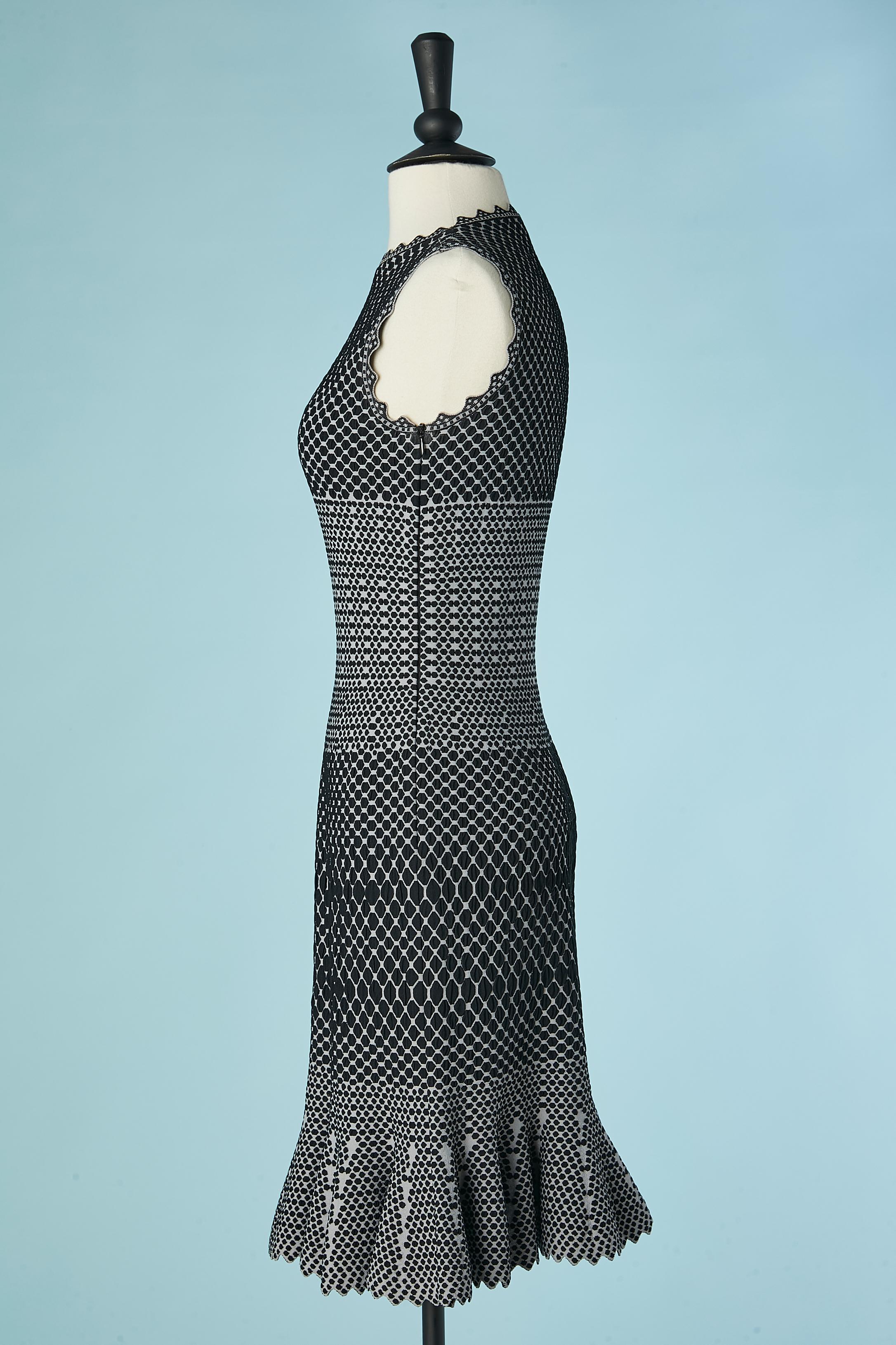 Graues und schwarzes ärmelloses Jacquard-Kleid ALAIA Damen im Angebot